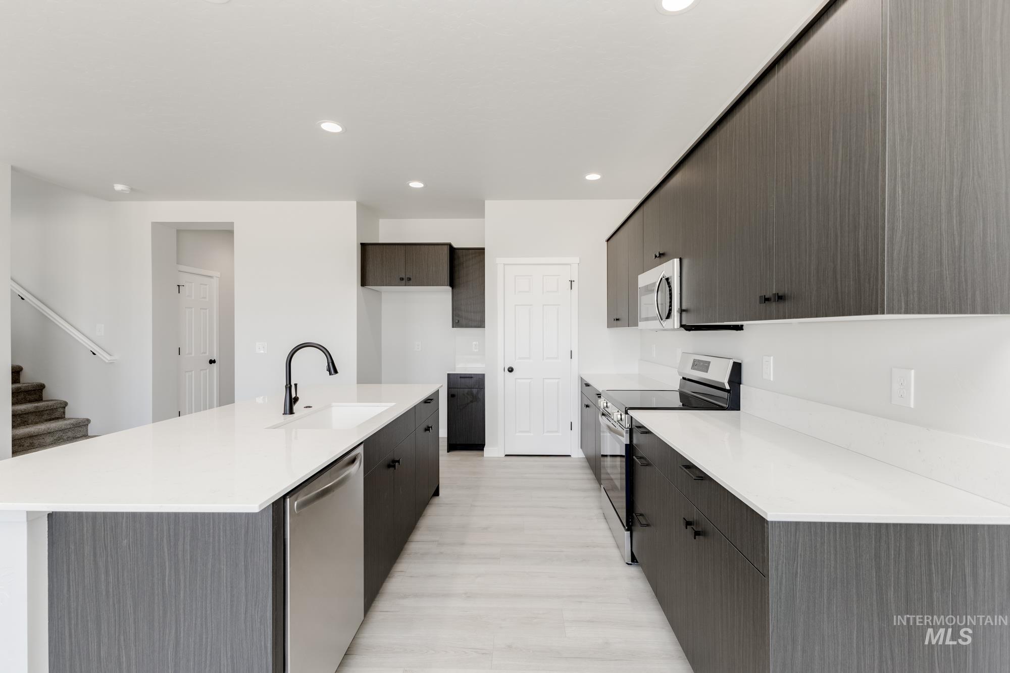 1196 W Pack River Dr, Meridian, Idaho 83642, 5 Bedrooms, 2.5 Bathrooms, Residential For Sale, Price $584,990,MLS 98983775