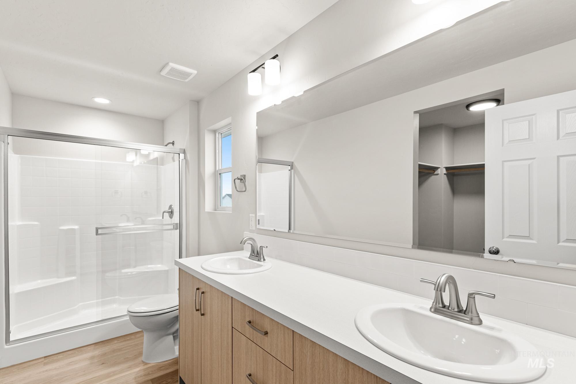 16590 Dunning Way, Caldwell, Idaho 83607, 4 Bedrooms, 2.5 Bathrooms, Residential For Sale, Price $443,990,MLS 98983776