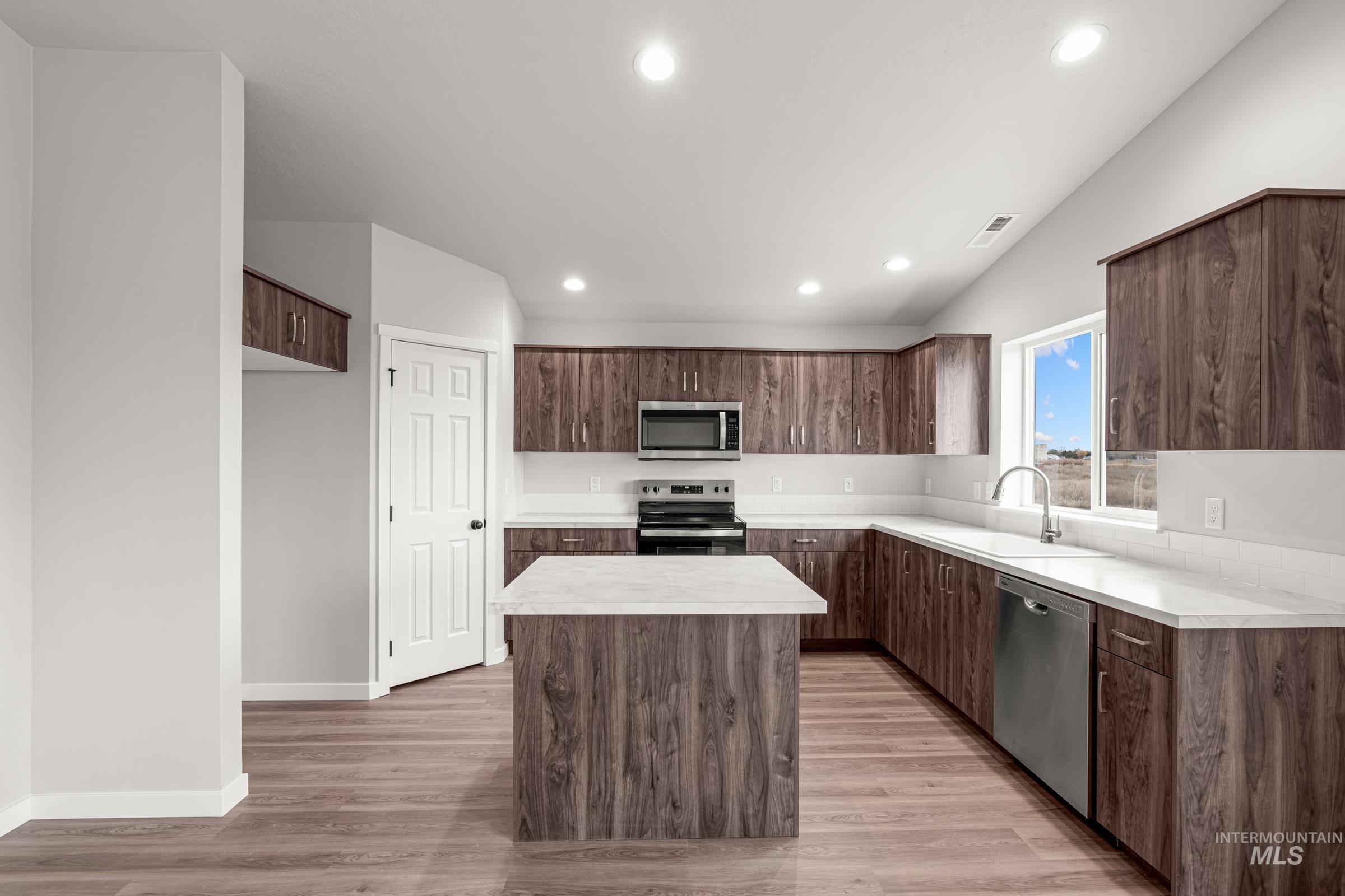 13733 Redway Ct, Caldwell, Idaho 83607, 4 Bedrooms, 2 Bathrooms, Residential For Sale, Price $435,990,MLS 98983777