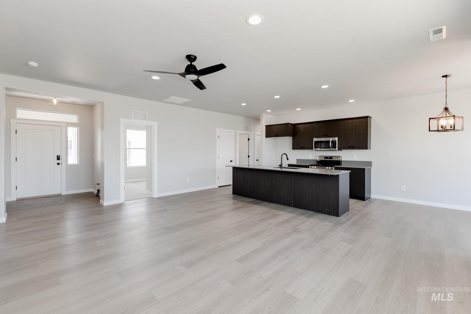 15289 Fuchsia Ave, Nampa, Idaho 83651, 4 Bedrooms, 2 Bathrooms, Residential For Sale, Price $429,990,MLS 98983782