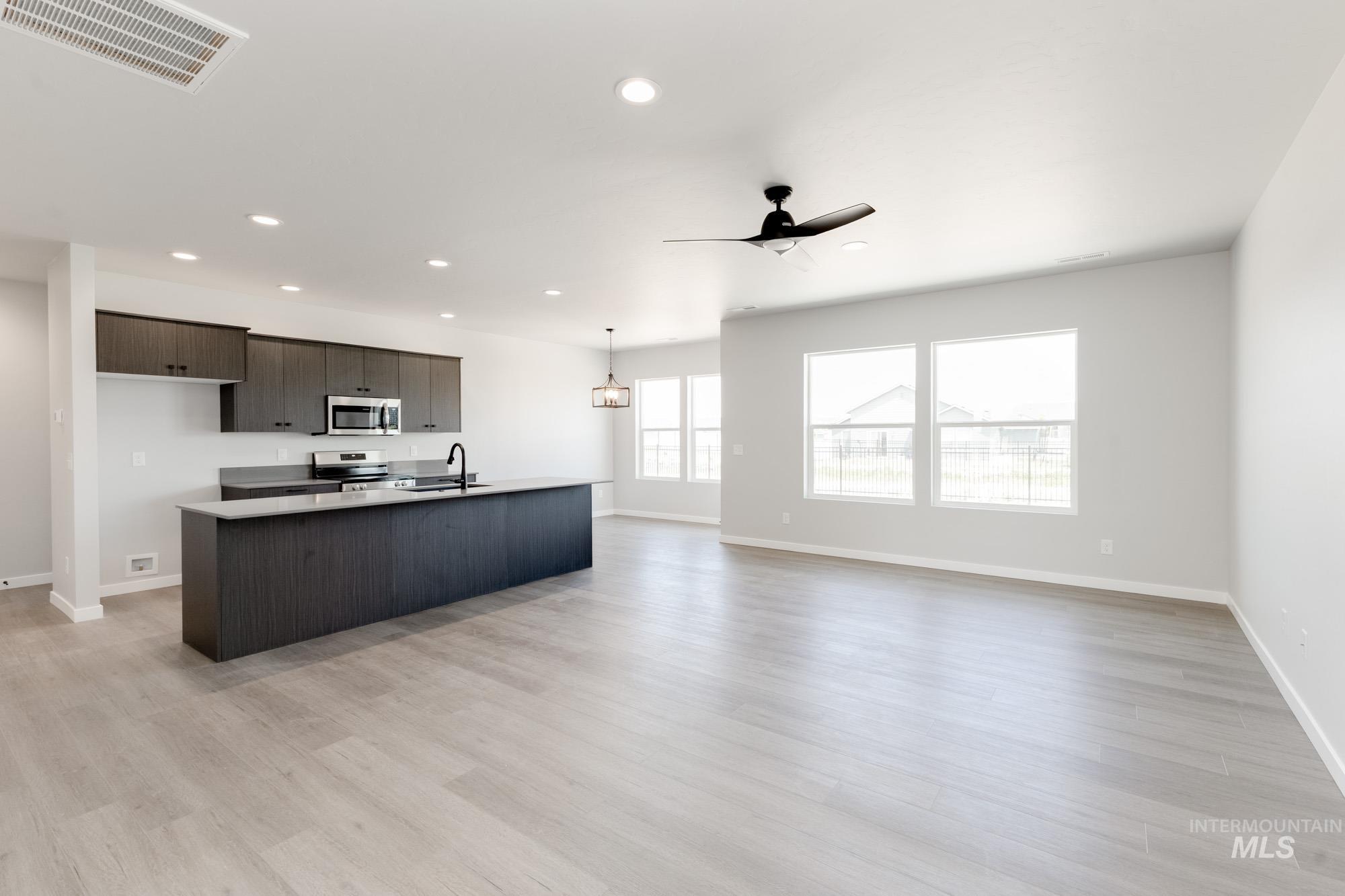 15289 Fuchsia Ave, Nampa, Idaho 83651, 4 Bedrooms, 2 Bathrooms, Residential For Sale, Price $429,990,MLS 98983782