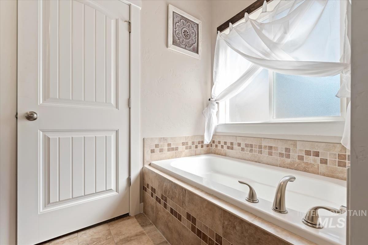 23906 Applewood, Wilder, Idaho 83676, 4 Bedrooms, 2 Bathrooms, Residential For Sale, Price $825,000,MLS 98983787