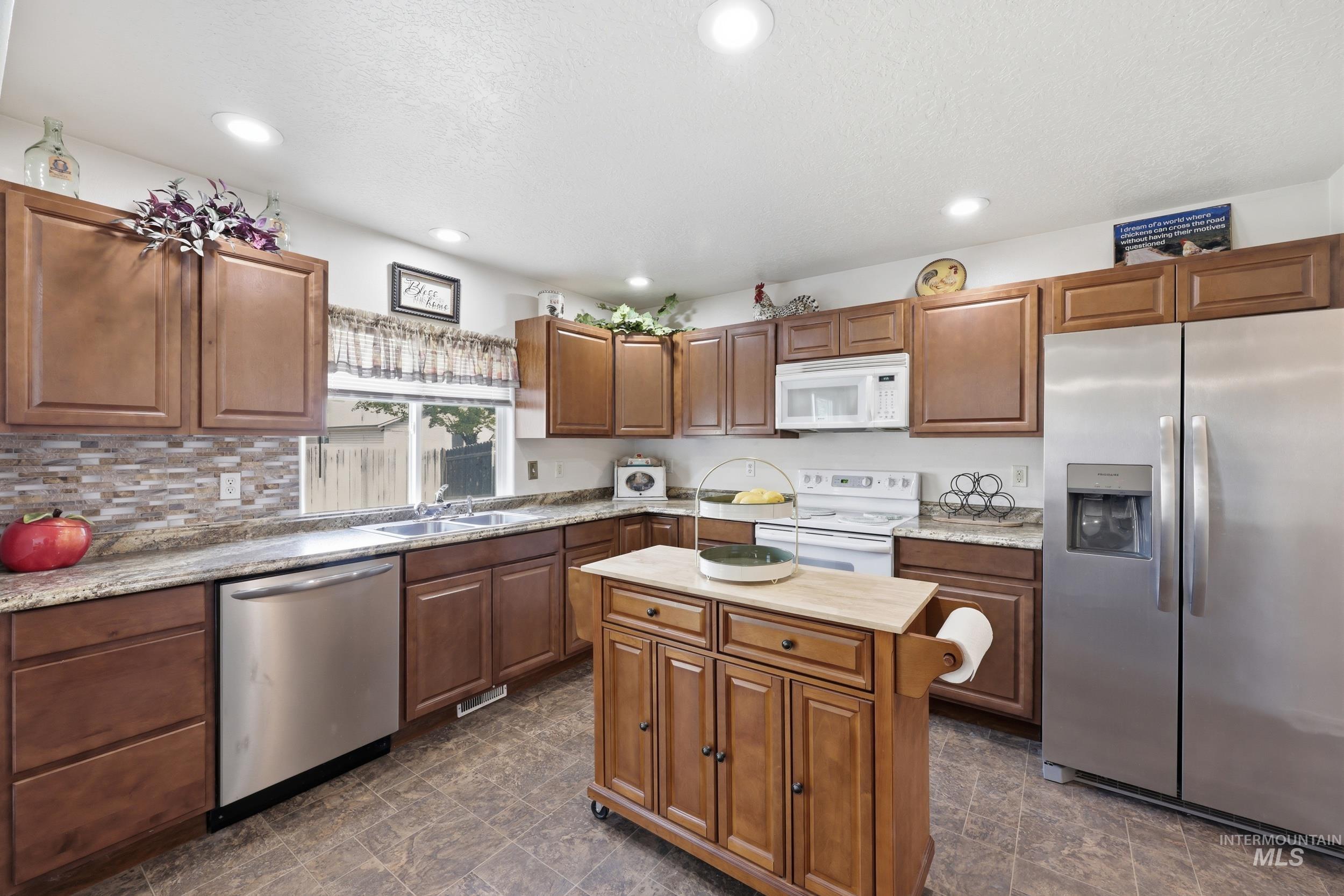 3700 E Sandyford Ave, Nampa, Idaho 83686, 4 Bedrooms, 2.5 Bathrooms, Residential For Sale, Price $407,500,MLS 98983793