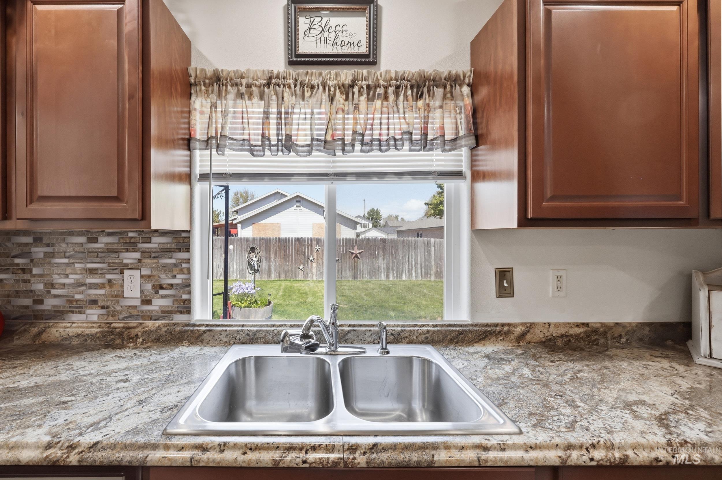 3700 E Sandyford Ave, Nampa, Idaho 83686, 4 Bedrooms, 2.5 Bathrooms, Residential For Sale, Price $407,500,MLS 98983793