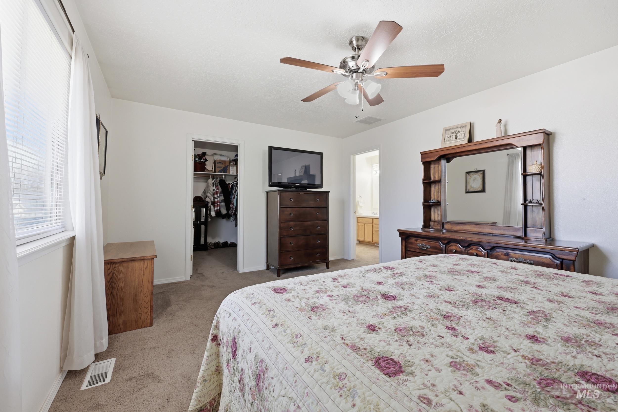 3700 E Sandyford Ave, Nampa, Idaho 83686, 4 Bedrooms, 2.5 Bathrooms, Residential For Sale, Price $407,500,MLS 98983793