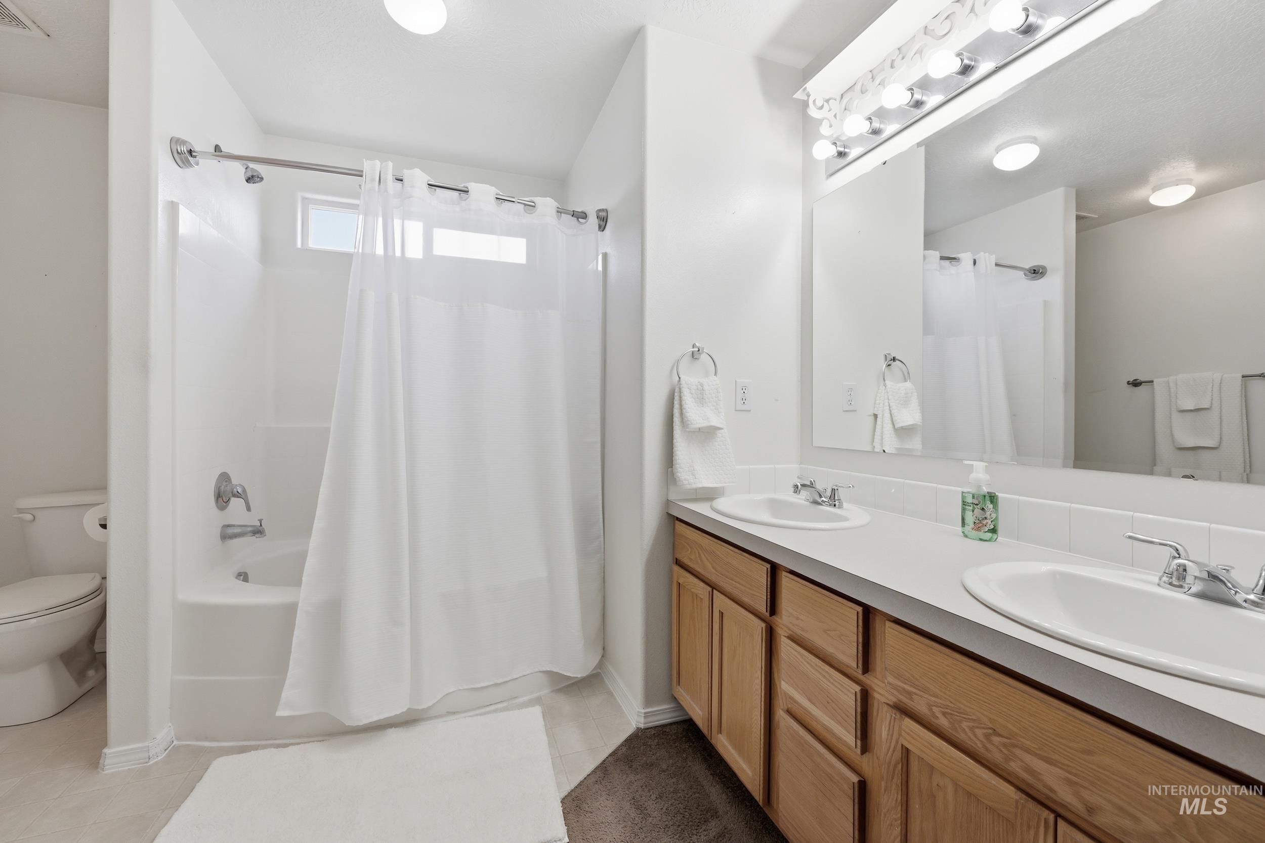 3700 E Sandyford Ave, Nampa, Idaho 83686, 4 Bedrooms, 2.5 Bathrooms, Residential For Sale, Price $407,500,MLS 98983793