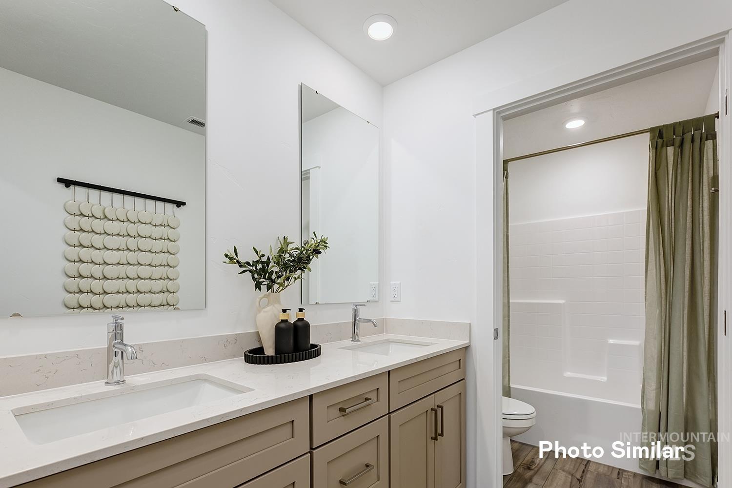 8957 W Inspirado St, Meridian, Idaho 83646, 5 Bedrooms, 3 Bathrooms, Residential For Sale, Price $566,900,MLS 98983798