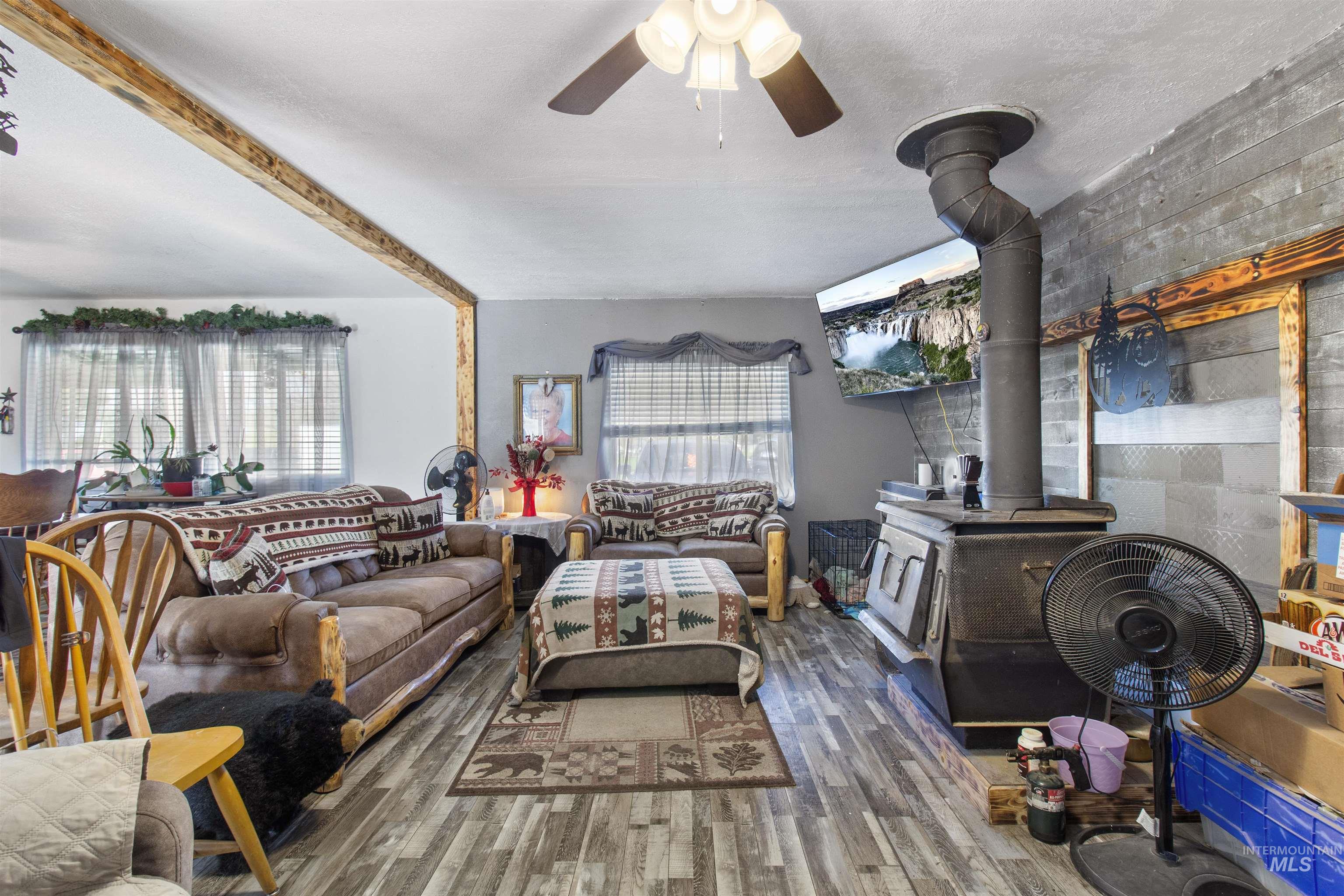 636 Main St N, Hansen, Idaho 83334, 3 Bedrooms, 2 Bathrooms, Residential For Sale, Price $305,000, 98983799