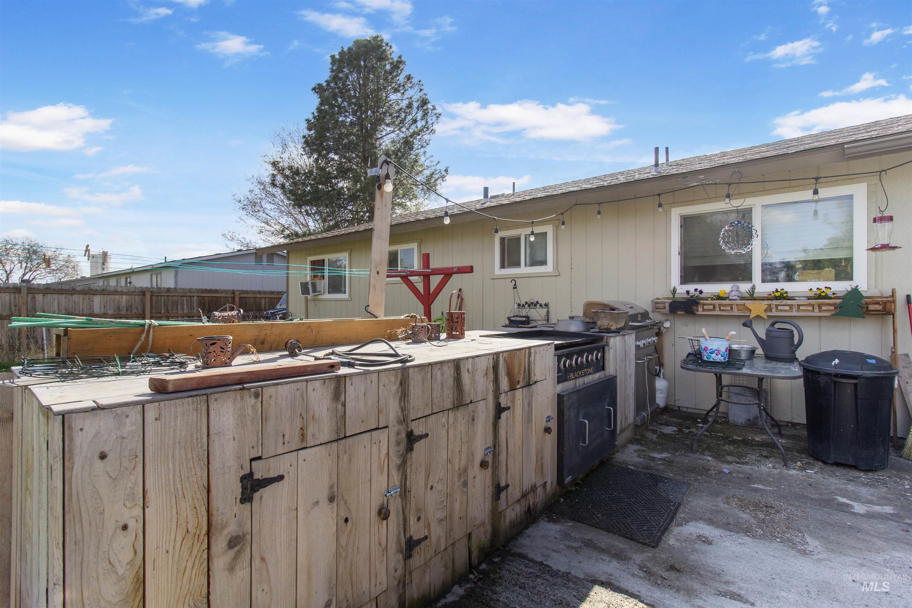 636 Main St N, Hansen, Idaho 83334, 3 Bedrooms, 2 Bathrooms, Residential For Sale, Price $305,000, 98983799