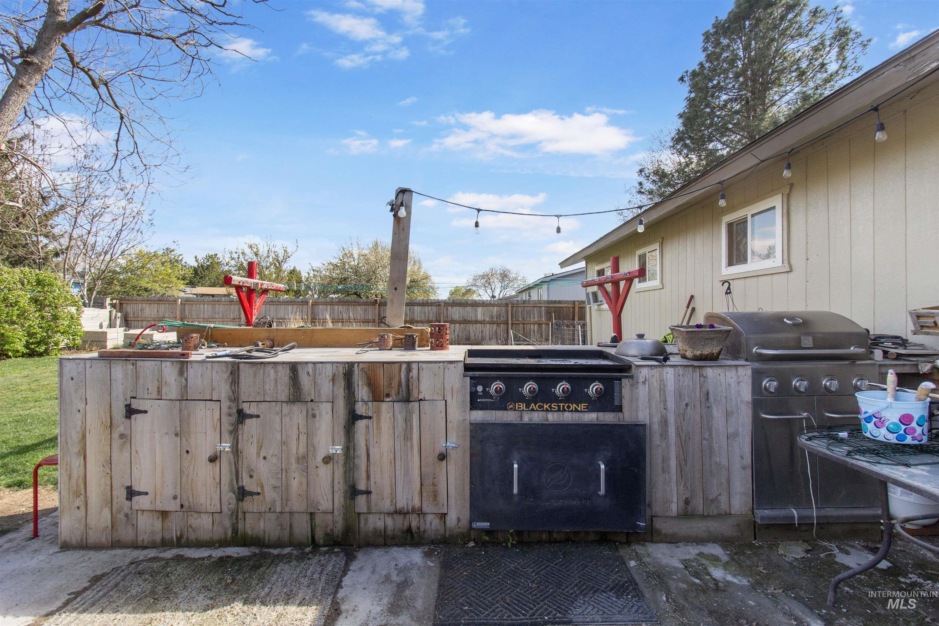 636 Main St N, Hansen, Idaho 83334, 3 Bedrooms, 2 Bathrooms, Residential For Sale, Price $305,000, 98983799