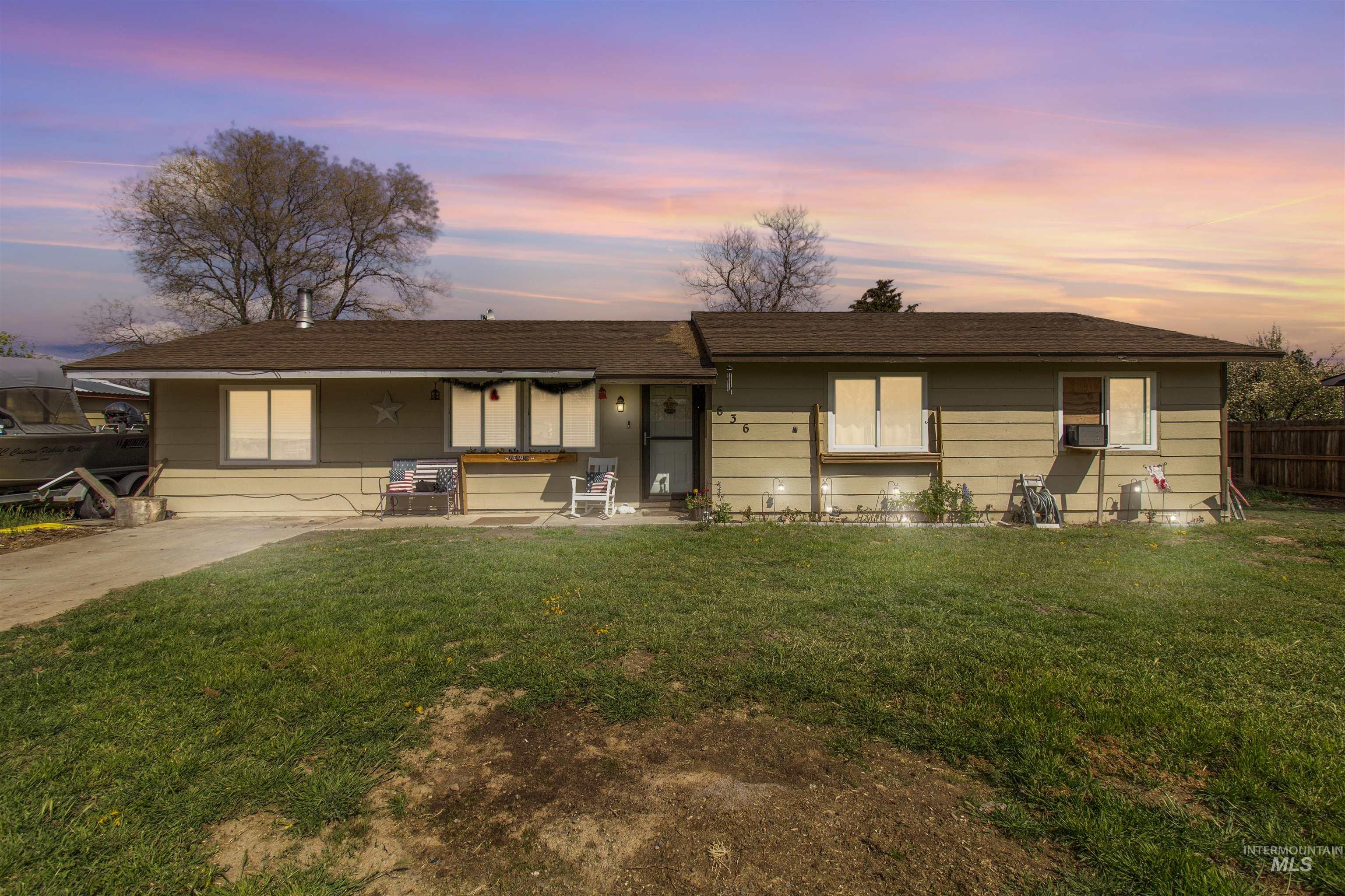 636 Main St N, Hansen, Idaho 83334, 3 Bedrooms, 2 Bathrooms, Residential For Sale, Price $305,000, 98983799