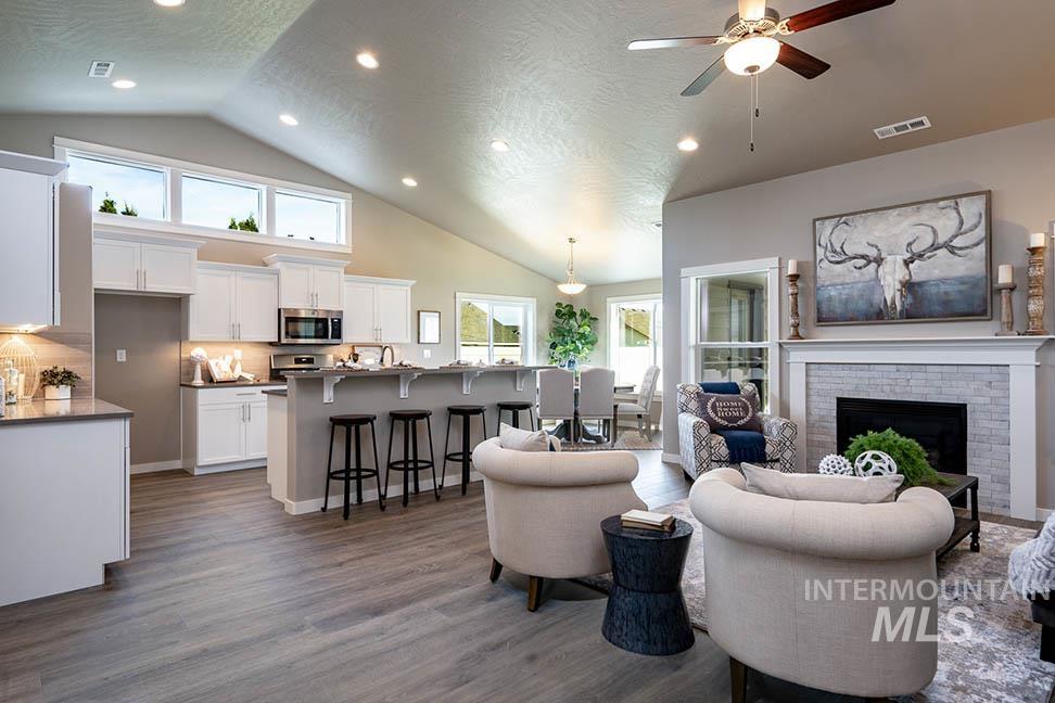 421 N Lone Oak St., Middleton, Idaho 83644, 3 Bedrooms, 2 Bathrooms, Residential For Sale, Price $458,990, 98983801