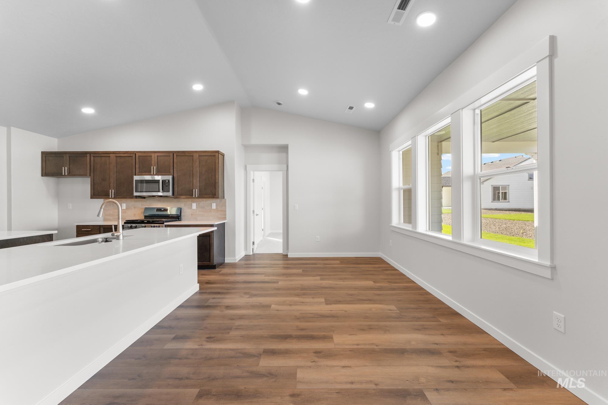 418 Lone Oak St., Middleton, Idaho 83644, 4 Bedrooms, 2 Bathrooms, Residential For Sale, Price $489,990,MLS 98983802