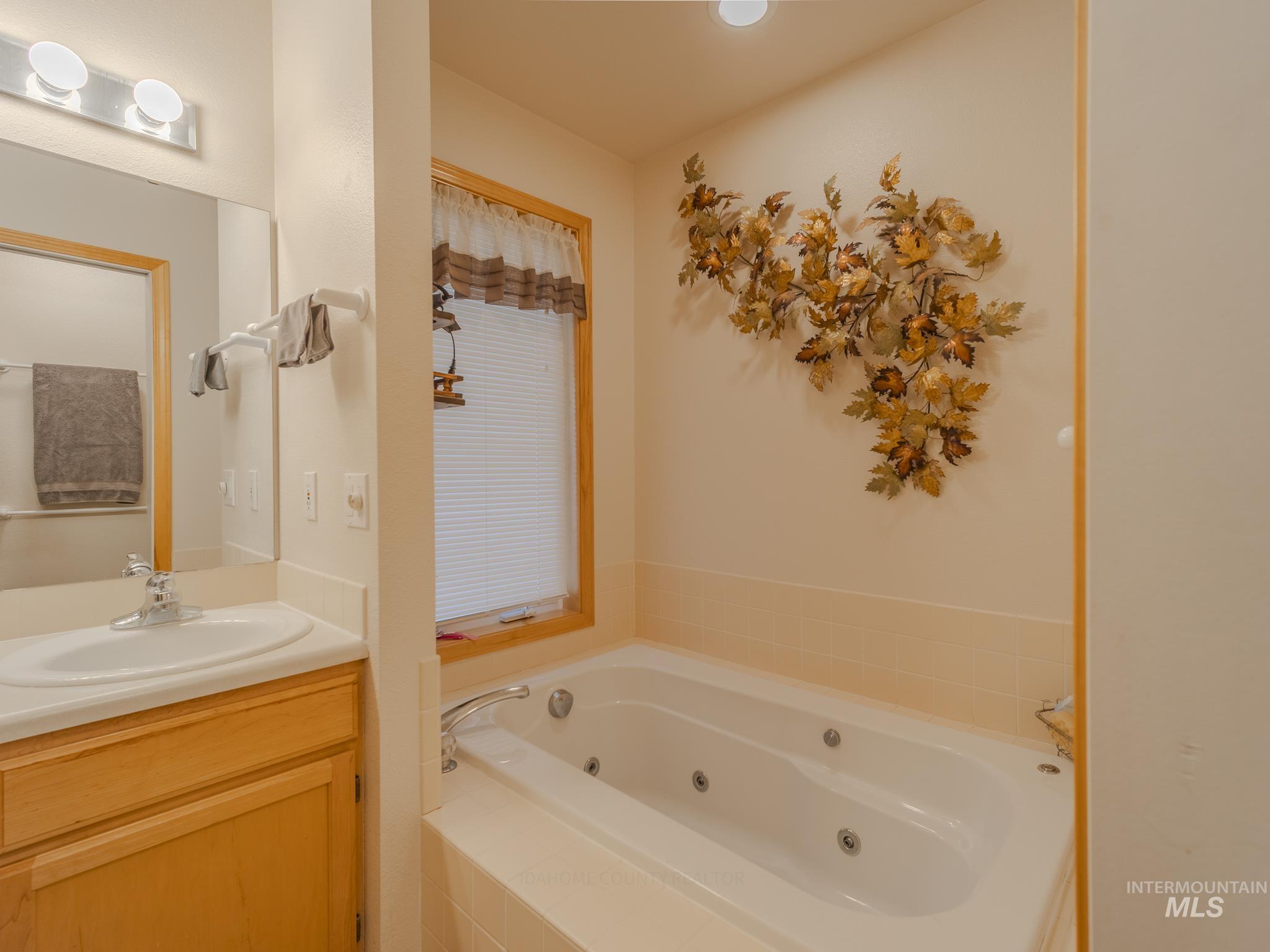 160 Buckhorn Road, White Bird, Idaho 83554, 3 Bedrooms, 3 Bathrooms, Residential For Sale, Price $629,000, 98983803