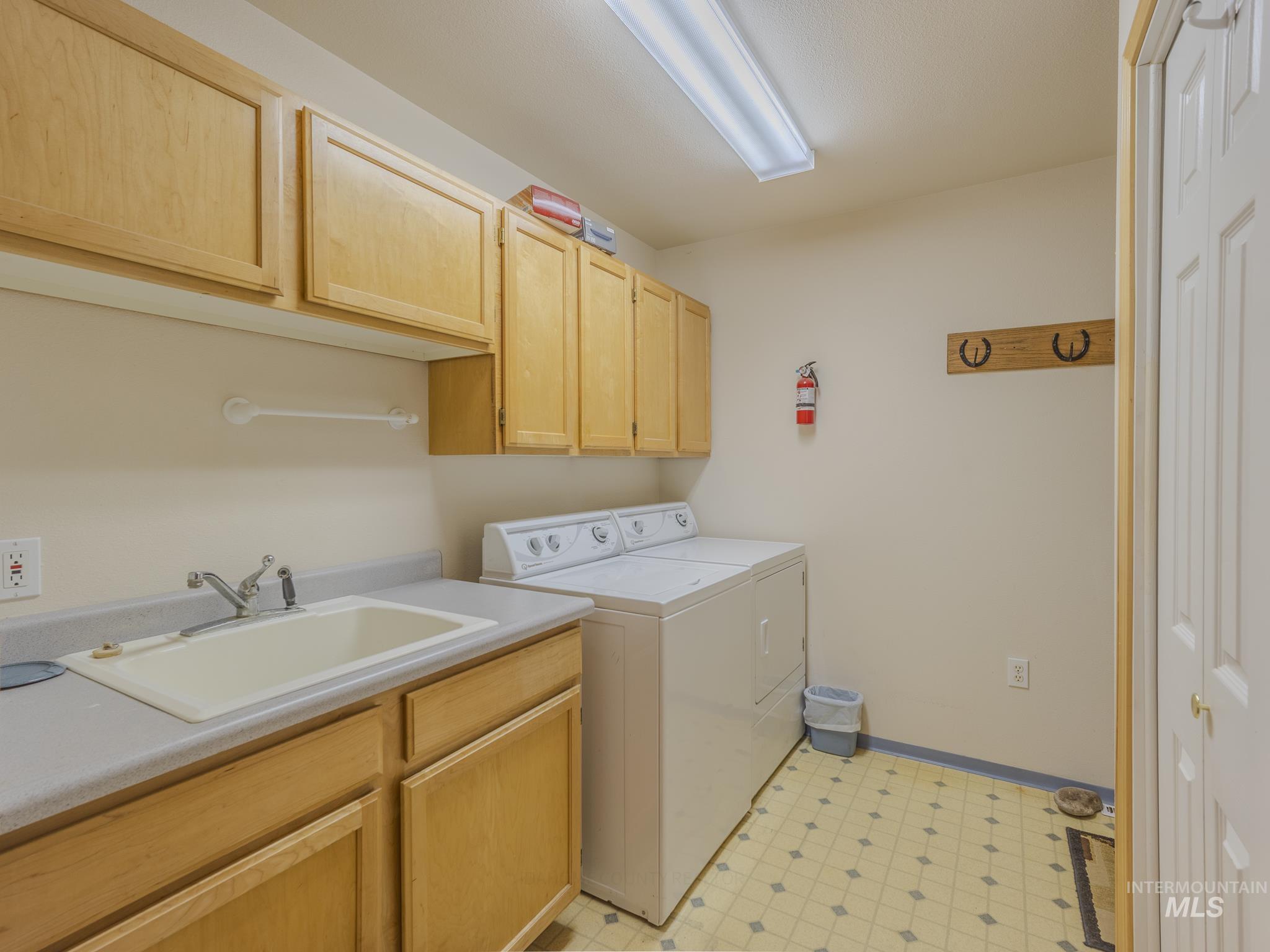 160 Buckhorn Road, White Bird, Idaho 83554, 3 Bedrooms, 3 Bathrooms, Residential For Sale, Price $629,000, 98983803