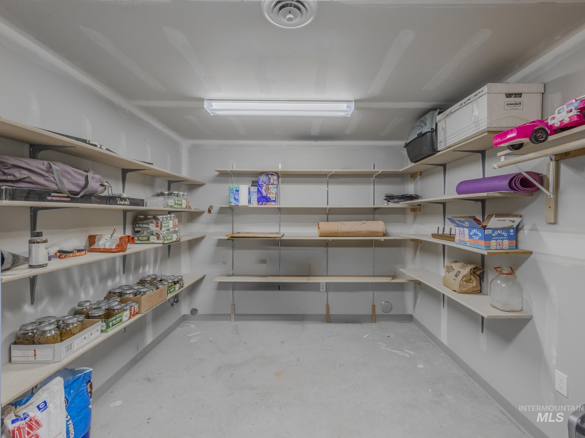 160 Buckhorn Road, White Bird, Idaho 83554, 3 Bedrooms, 3 Bathrooms, Residential For Sale, Price $629,000, 98983803