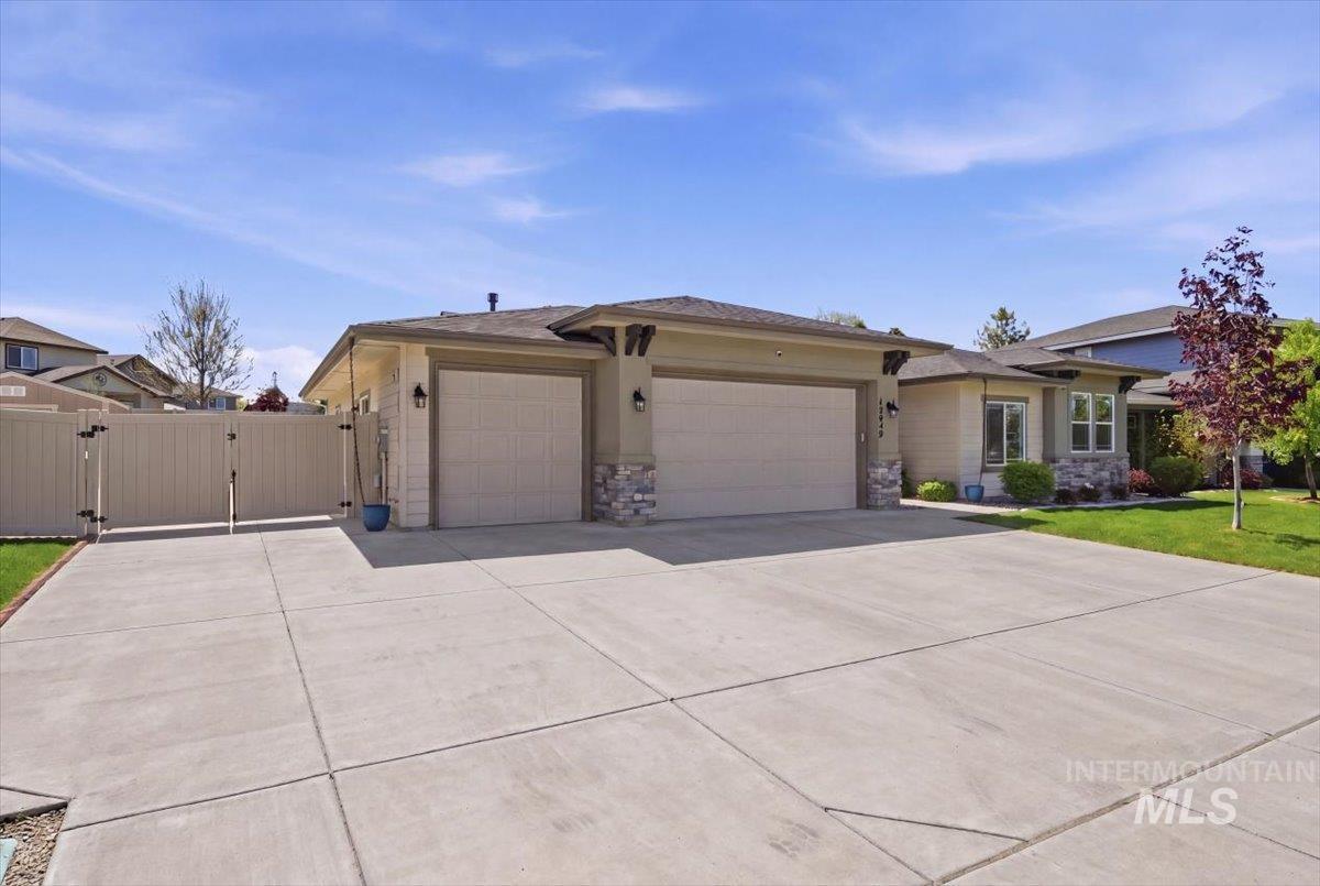 12649 S Transport Way, Nampa, Idaho 83686, 3 Bedrooms, 2 Bathrooms, Residential For Sale, Price $575,000, 98983804
