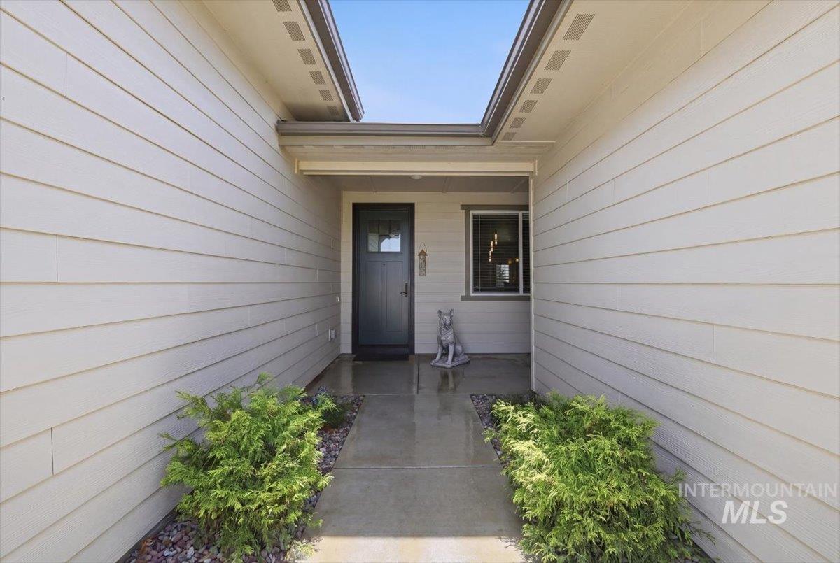 12649 S Transport Way, Nampa, Idaho 83686, 3 Bedrooms, 2 Bathrooms, Residential For Sale, Price $575,000, 98983804