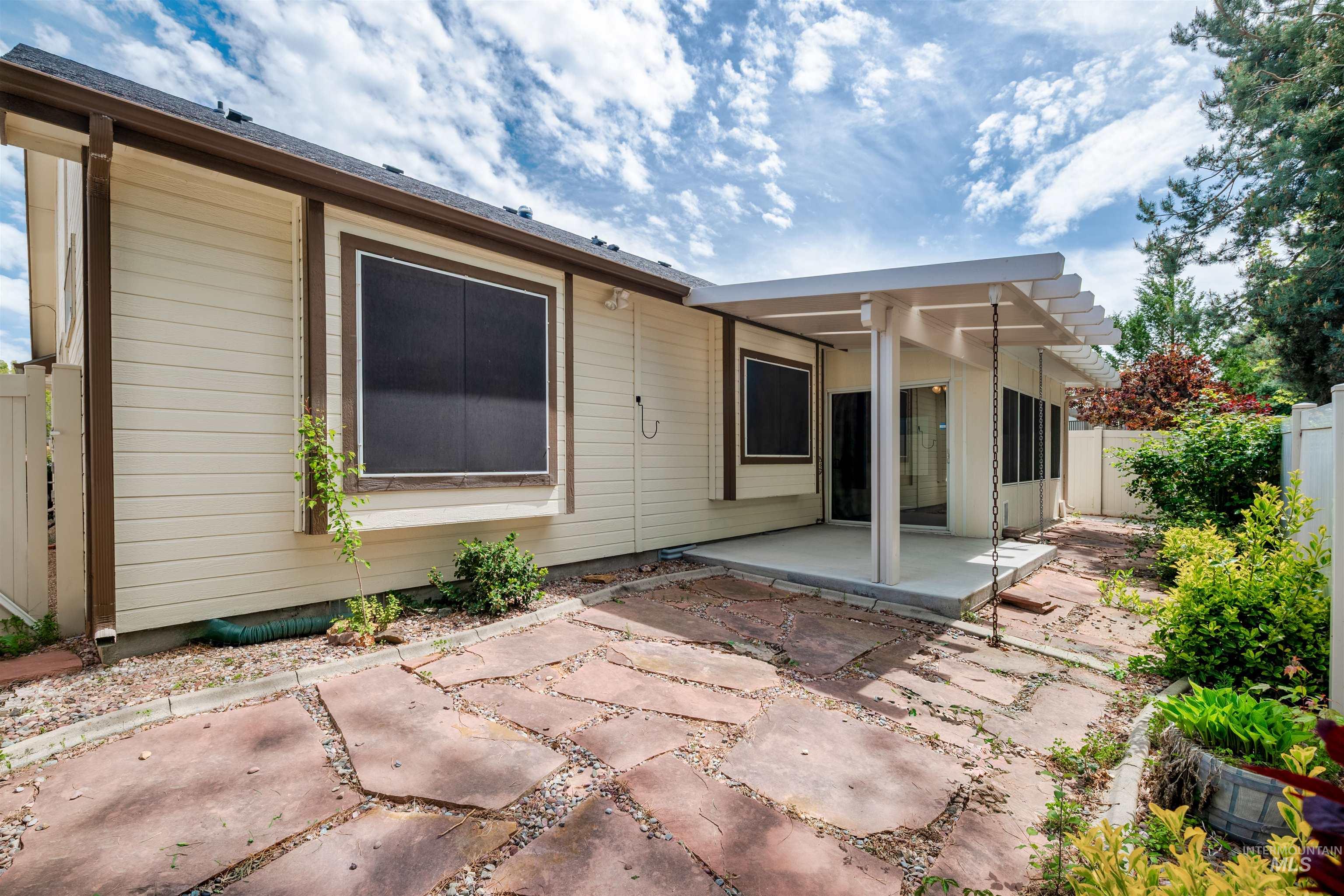 1239 N Victor Way, Meridian, Idaho 83642, 2 Bedrooms, 2 Bathrooms, Residential For Sale, Price $399,999,MLS 98983805