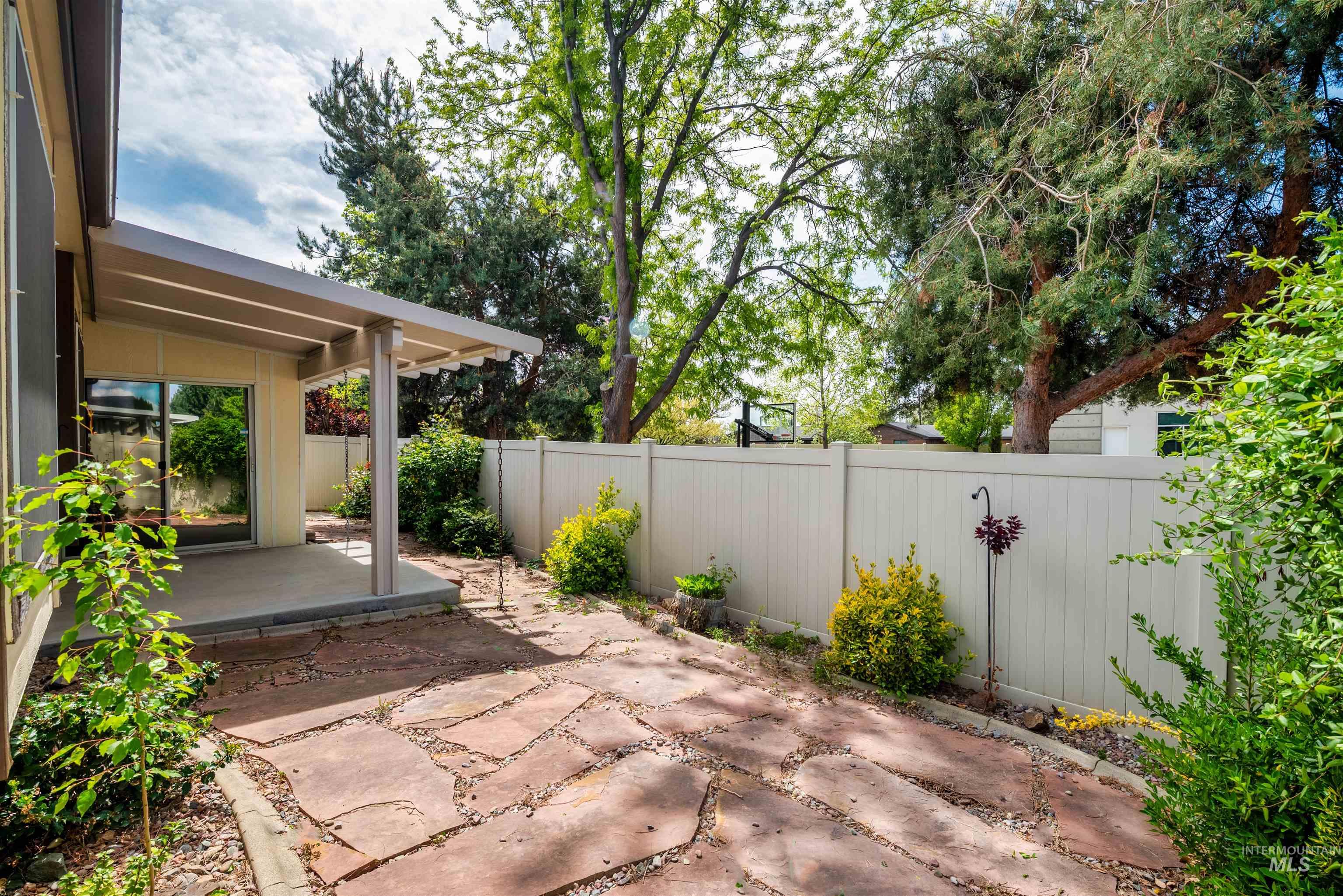 1239 N Victor Way, Meridian, Idaho 83642, 2 Bedrooms, 2 Bathrooms, Residential For Sale, Price $399,999,MLS 98983805