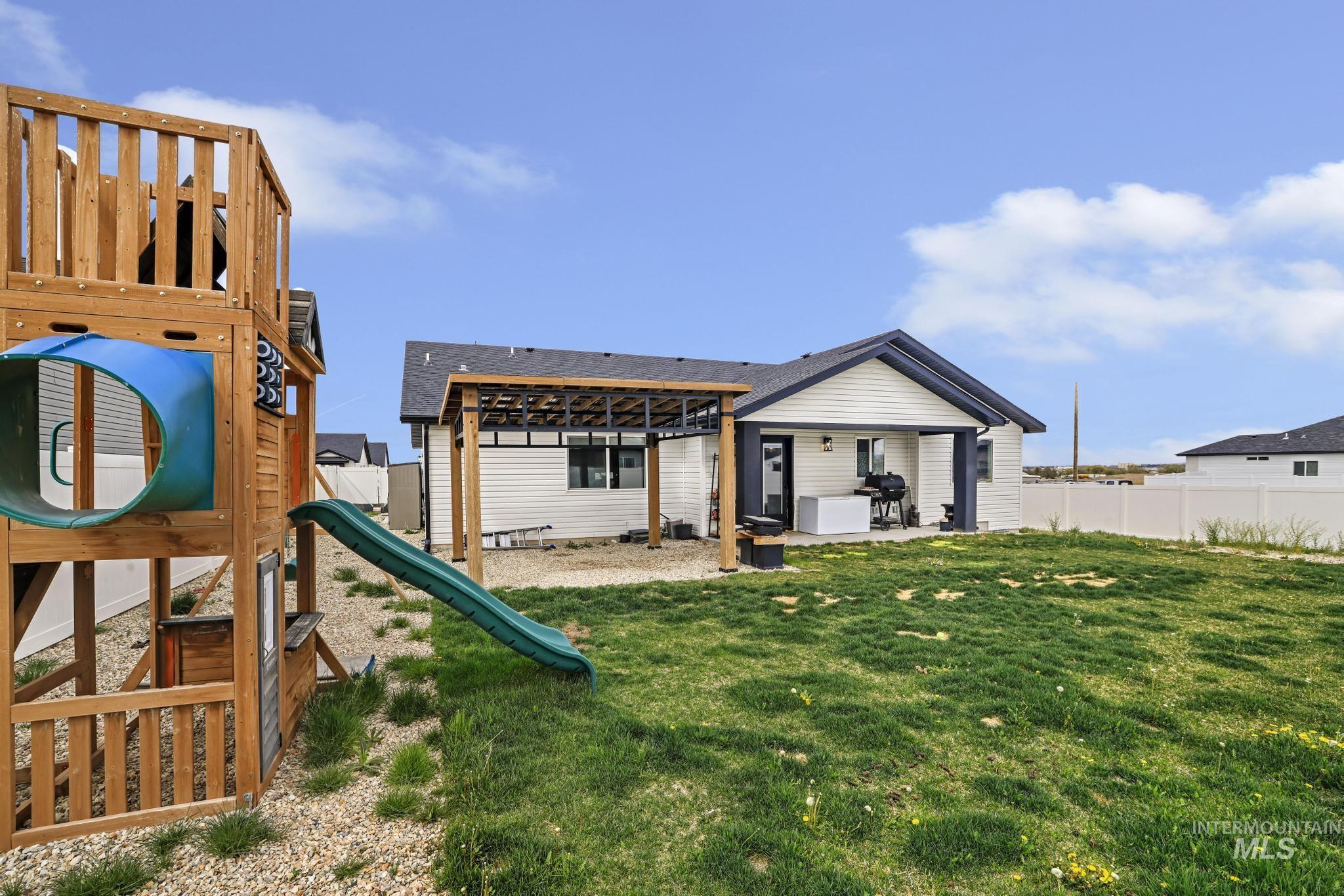 498 Jesse Ave, Twin Falls, Idaho 83301, 4 Bedrooms, 2 Bathrooms, Residential For Sale, Price $419,900, 98983806