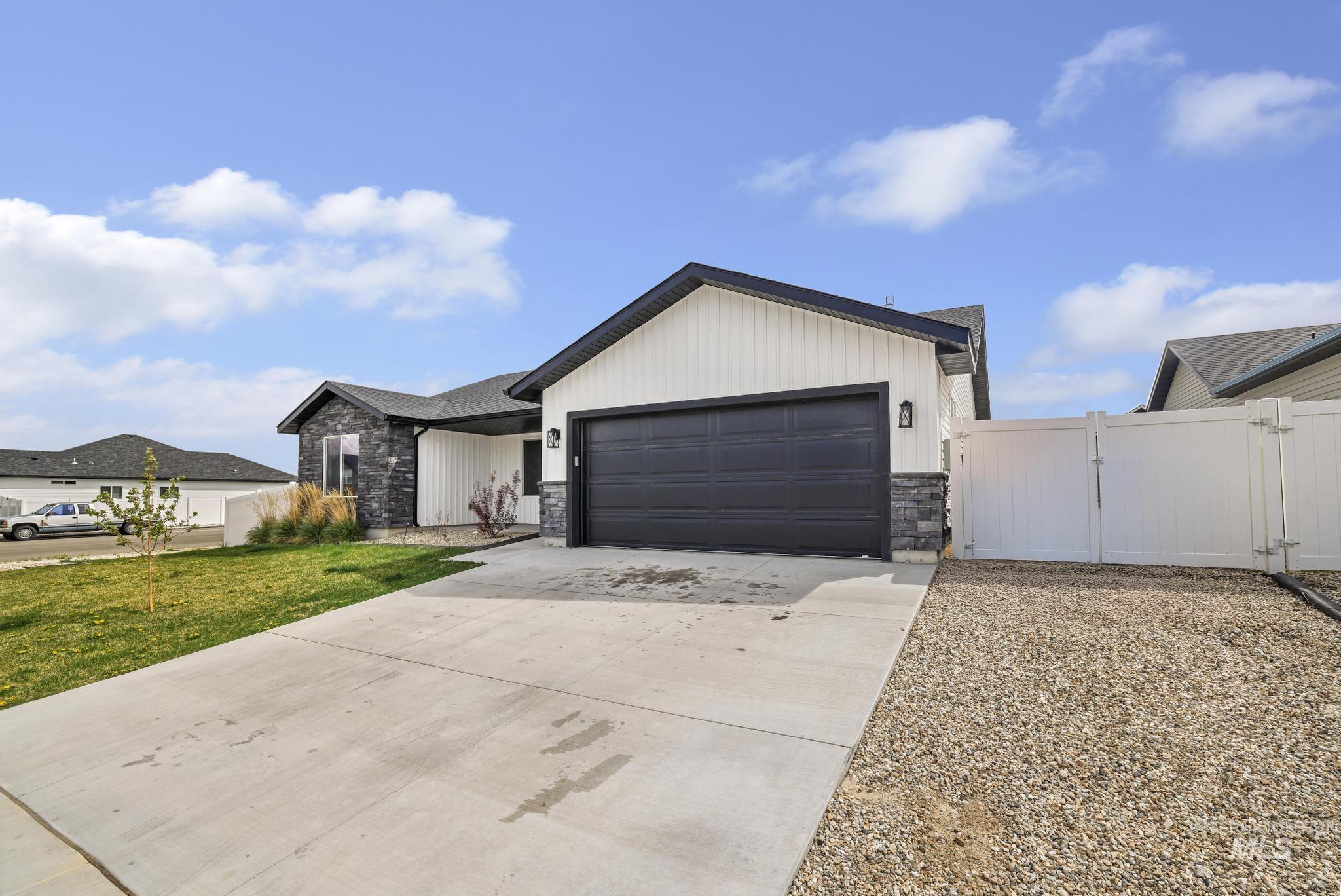 498 Jesse Ave, Twin Falls, Idaho 83301, 4 Bedrooms, 2 Bathrooms, Residential For Sale, Price $419,900, 98983806