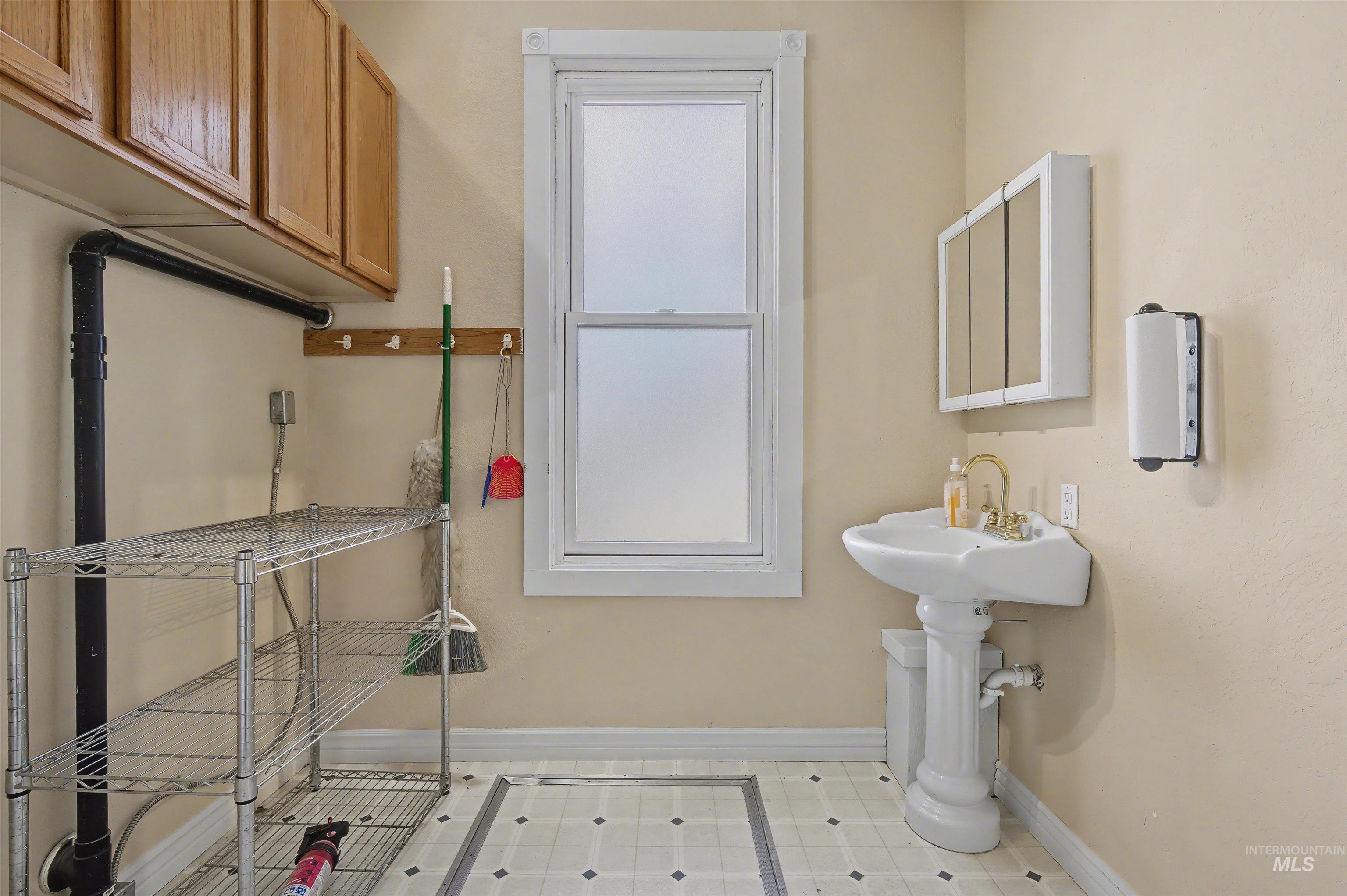 315 S 7th Ave, Nampa, Idaho 83651, 7 Rooms, Business/Commercial For Sale, Price $524,900, 98983811