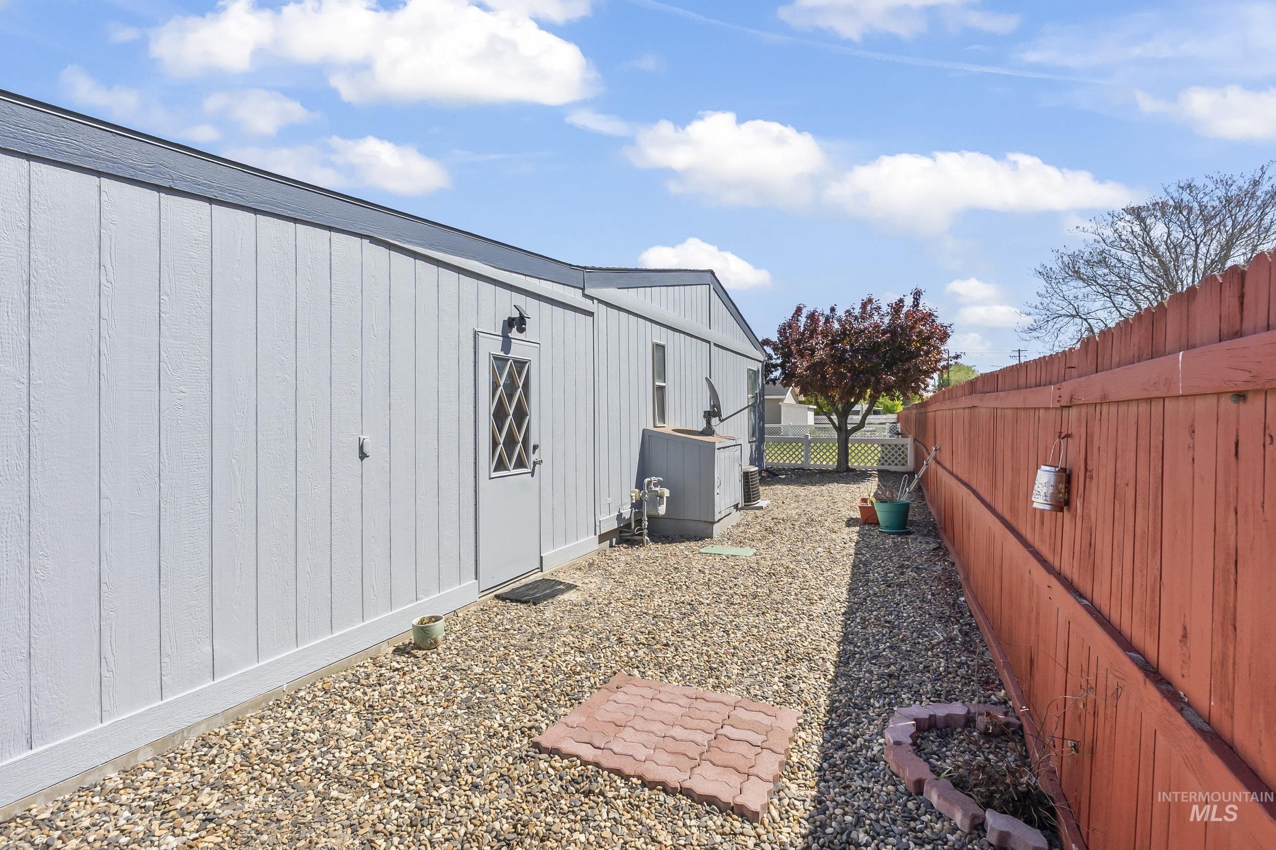 2714 Gold Harbor Dr, Caldwell, Idaho 83605, 3 Bedrooms, 2 Bathrooms, Residential For Sale, Price $255,000, 98983813