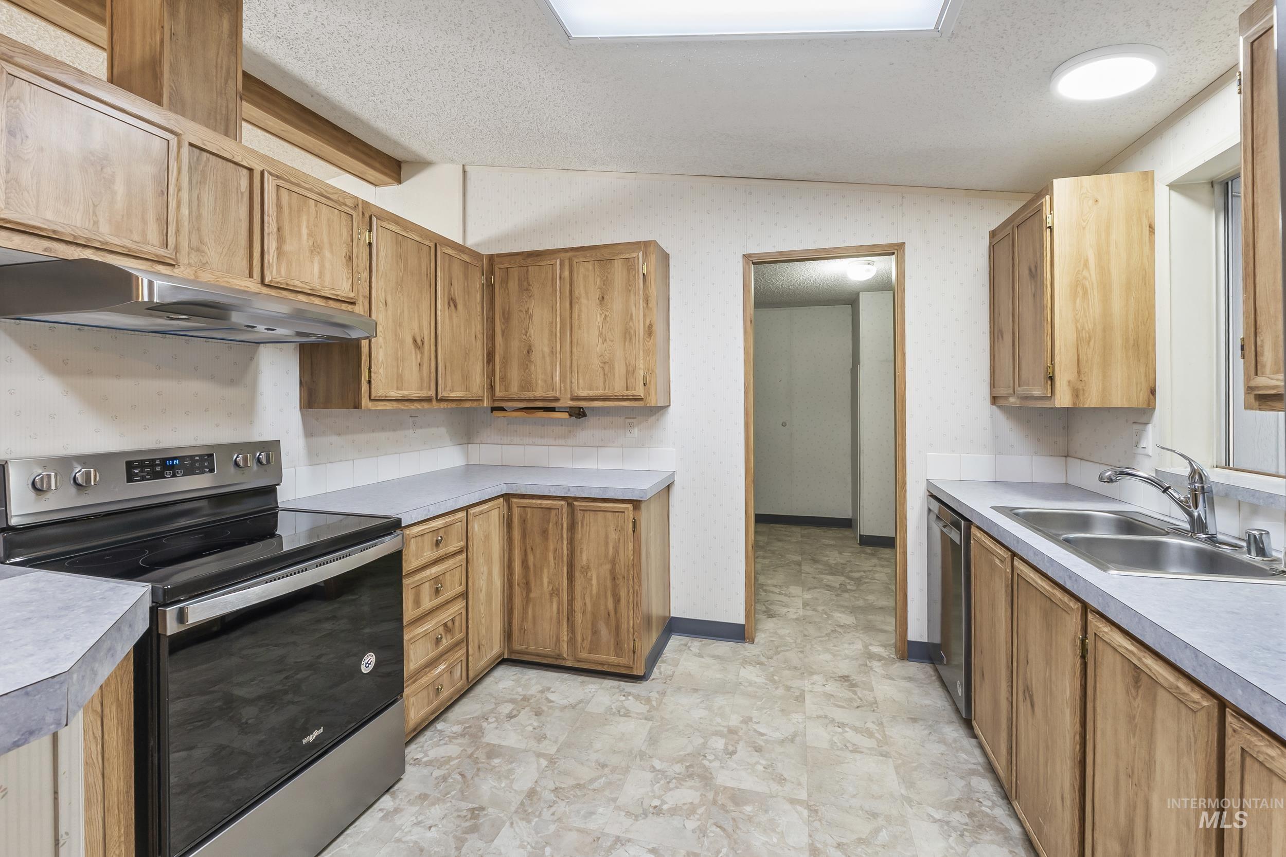 2714 Gold Harbor Dr, Caldwell, Idaho 83605, 3 Bedrooms, 2 Bathrooms, Residential For Sale, Price $255,000, 98983813