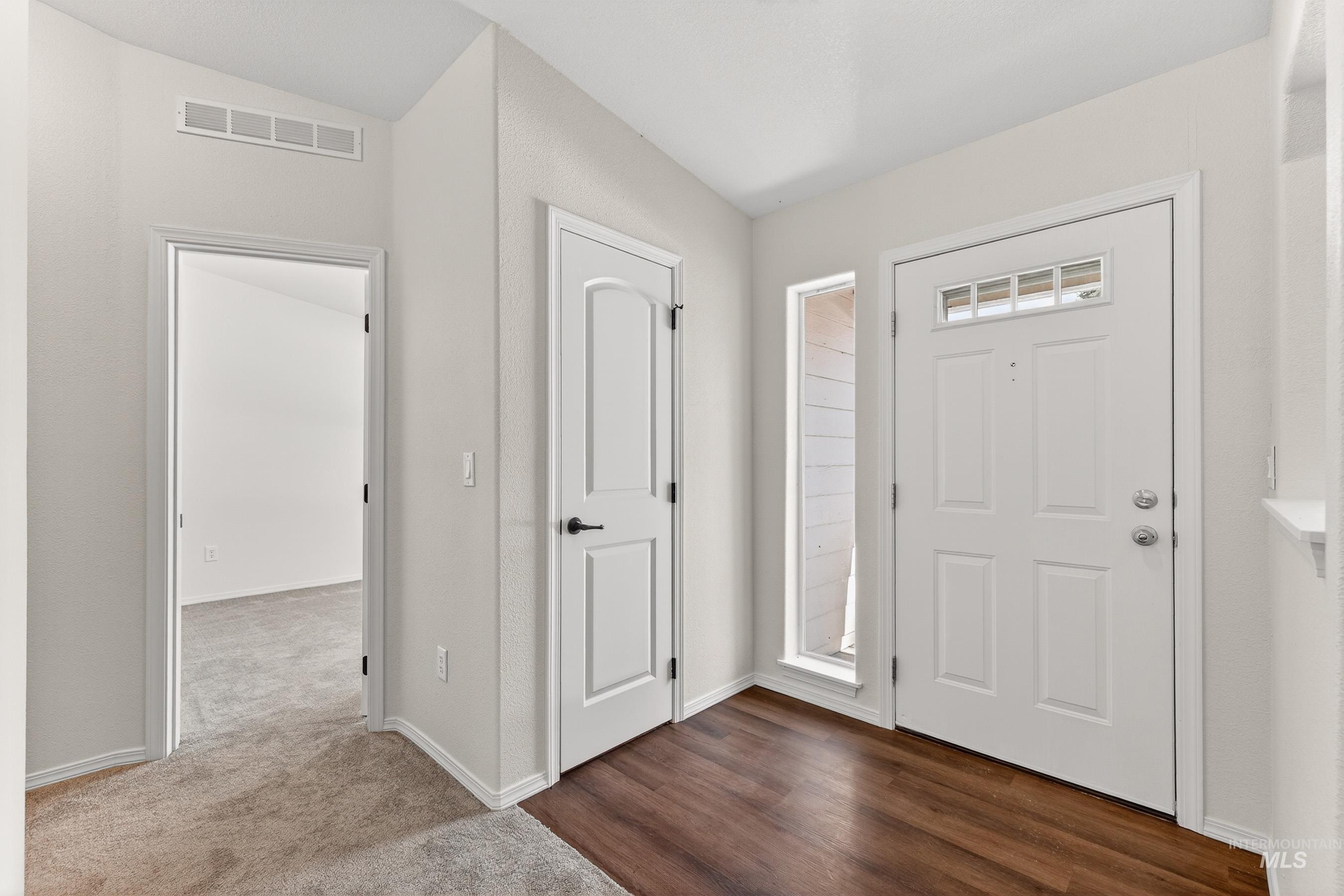 1649 Crown Point Pkwy, Cascade, Idaho 83611, 3 Bedrooms, 2 Bathrooms, Residential For Sale, Price $554,900, 98983815