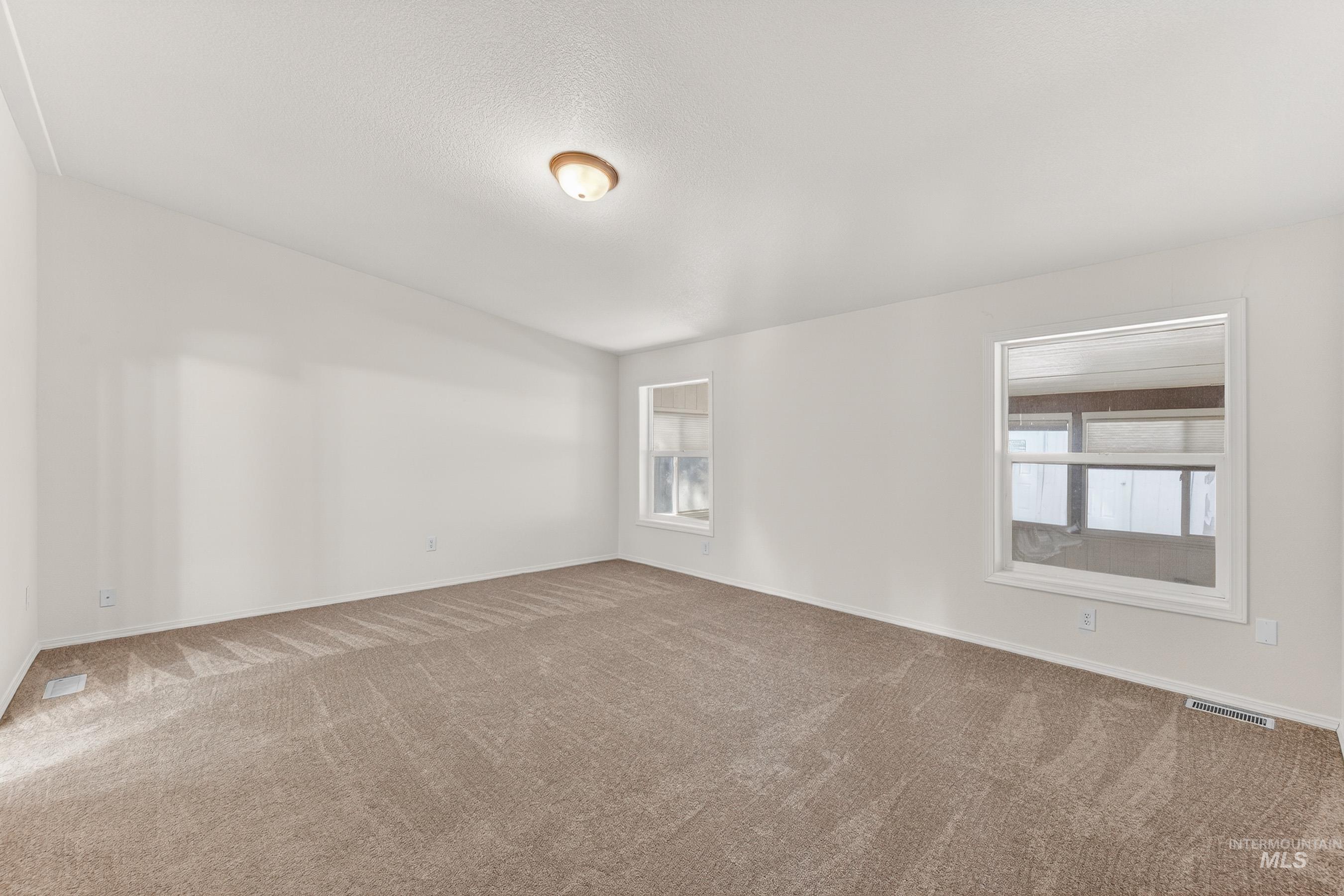 1649 Crown Point Pkwy, Cascade, Idaho 83611, 3 Bedrooms, 2 Bathrooms, Residential For Sale, Price $554,900, 98983815