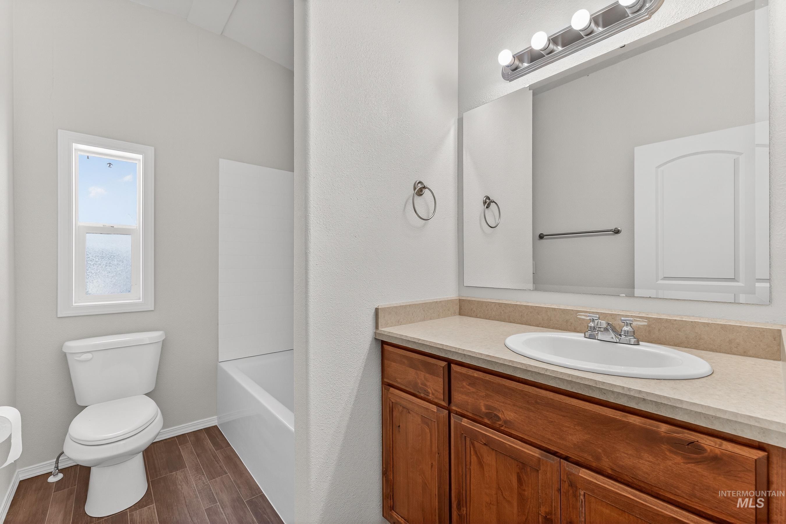 1649 Crown Point Pkwy, Cascade, Idaho 83611, 3 Bedrooms, 2 Bathrooms, Residential For Sale, Price $554,900, 98983815