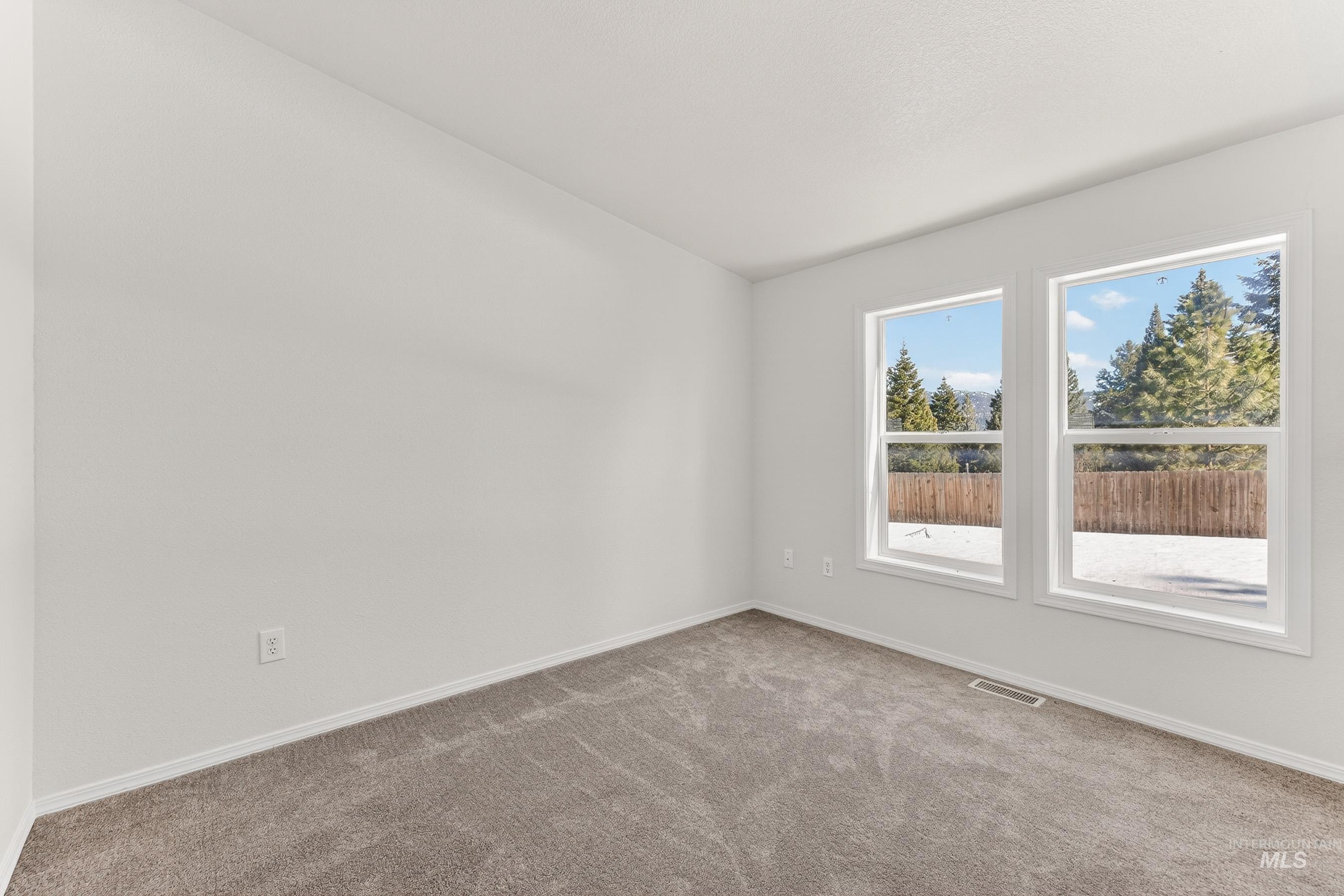 1649 Crown Point Pkwy, Cascade, Idaho 83611, 3 Bedrooms, 2 Bathrooms, Residential For Sale, Price $554,900, 98983815