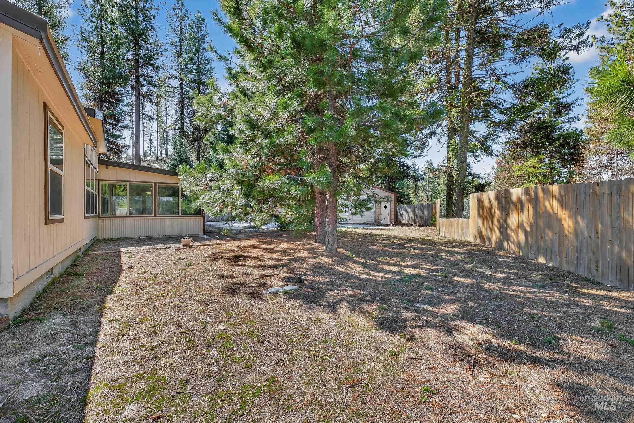 1649 Crown Point Pkwy, Cascade, Idaho 83611, 3 Bedrooms, 2 Bathrooms, Residential For Sale, Price $554,900, 98983815