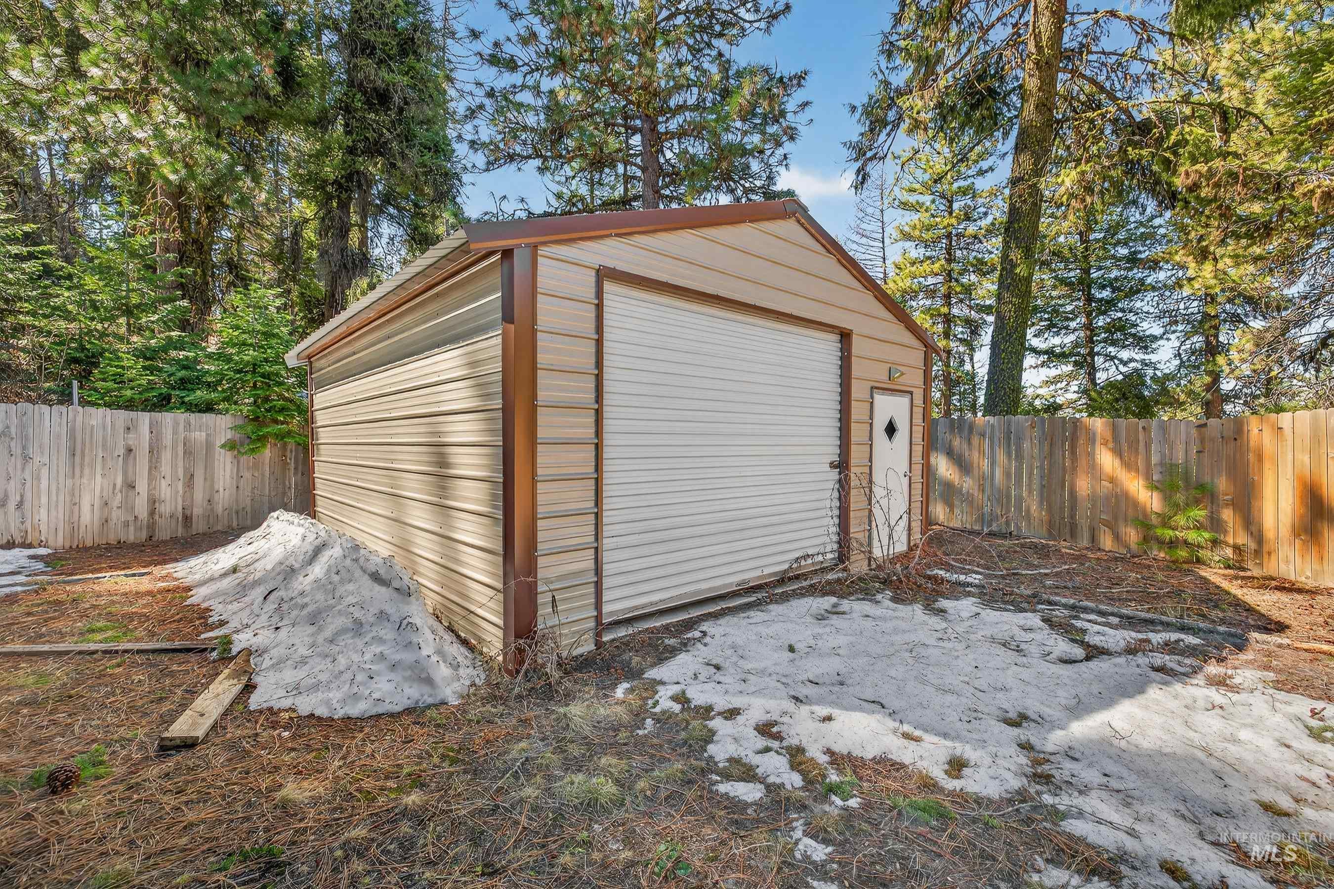 1649 Crown Point Pkwy, Cascade, Idaho 83611, 3 Bedrooms, 2 Bathrooms, Residential For Sale, Price $554,900, 98983815