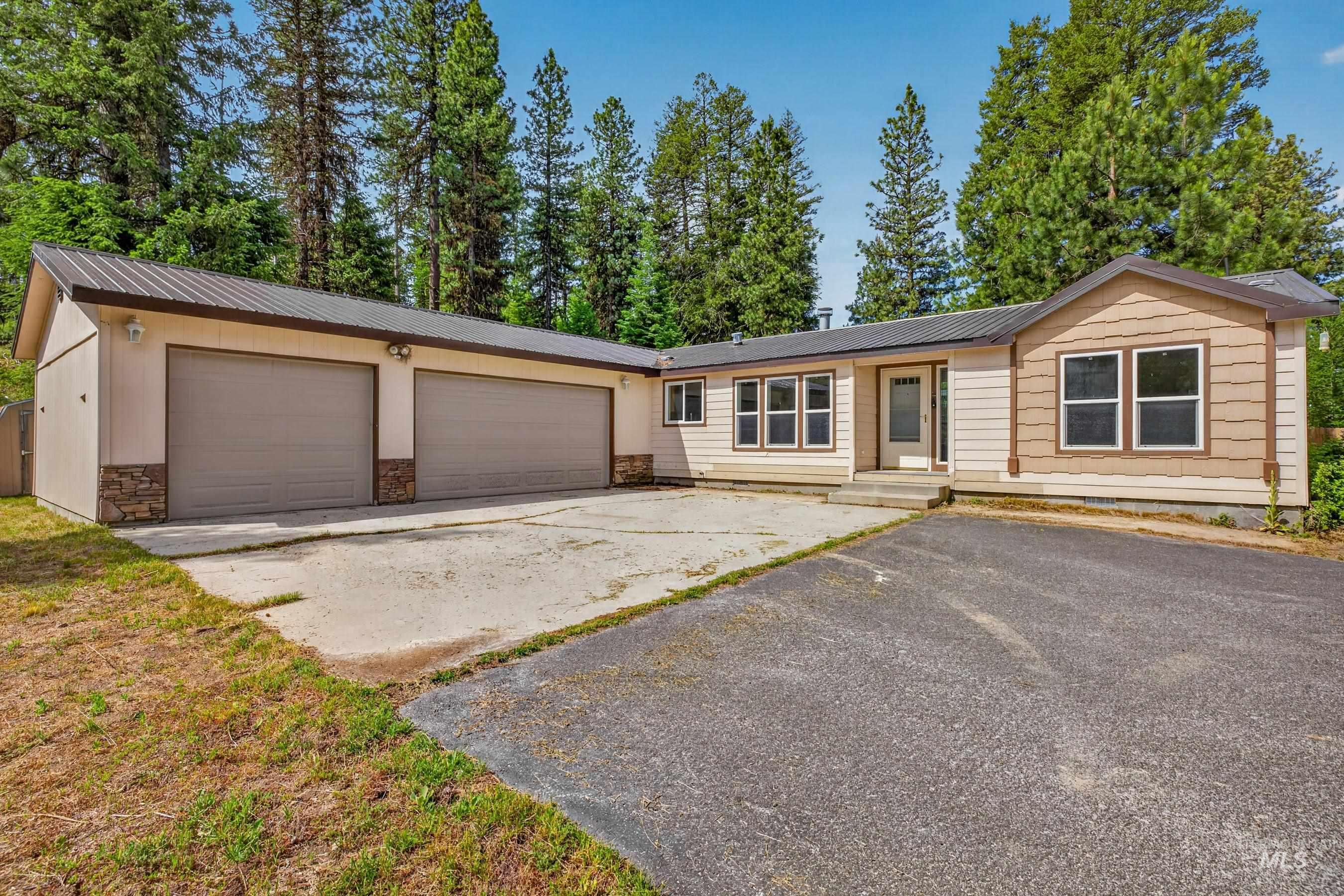 1649 Crown Point Pkwy, Cascade, Idaho 83611, 3 Bedrooms, 2 Bathrooms, Residential For Sale, Price $554,900, 98983815