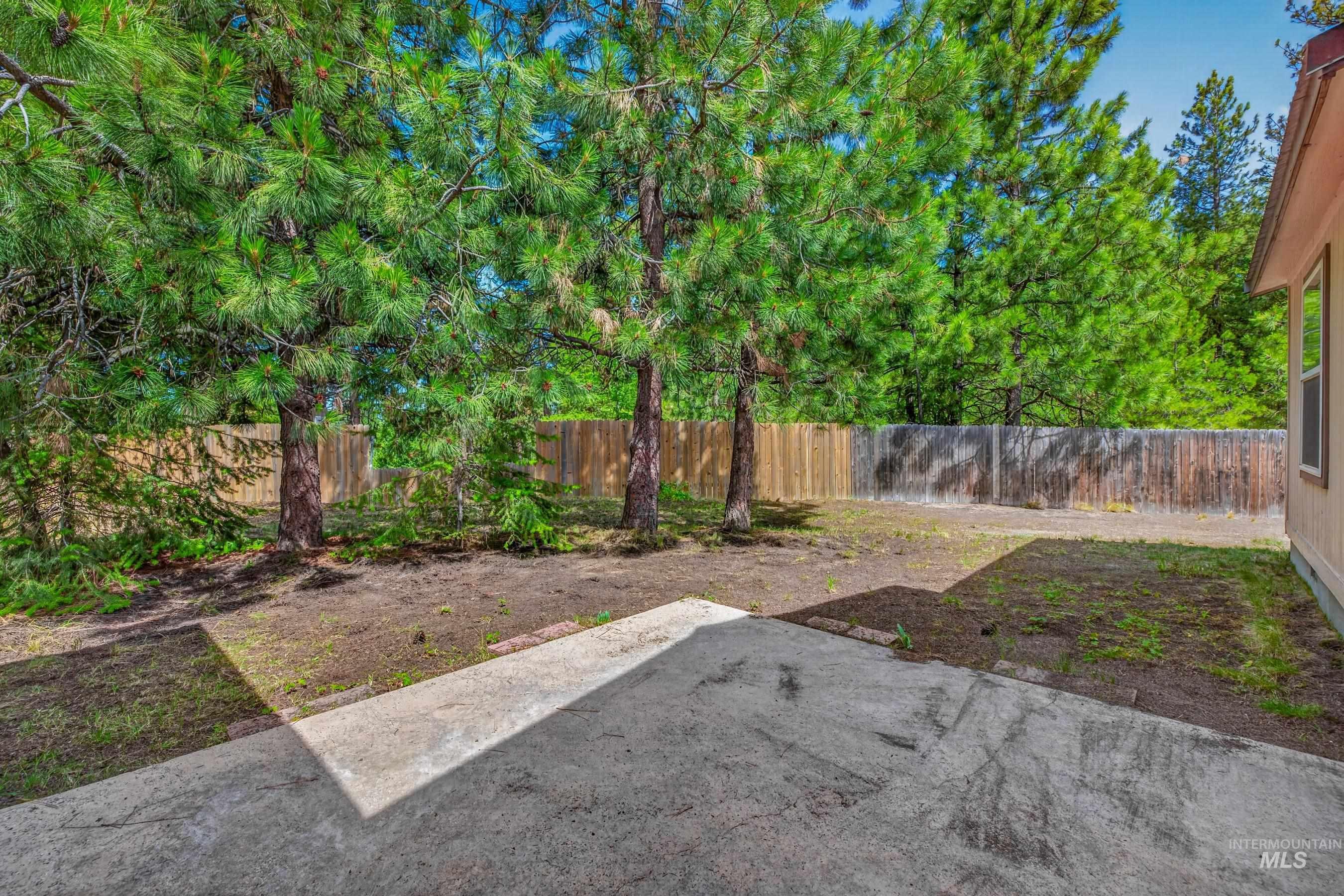 1649 Crown Point Pkwy, Cascade, Idaho 83611, 3 Bedrooms, 2 Bathrooms, Residential For Sale, Price $554,900, 98983815