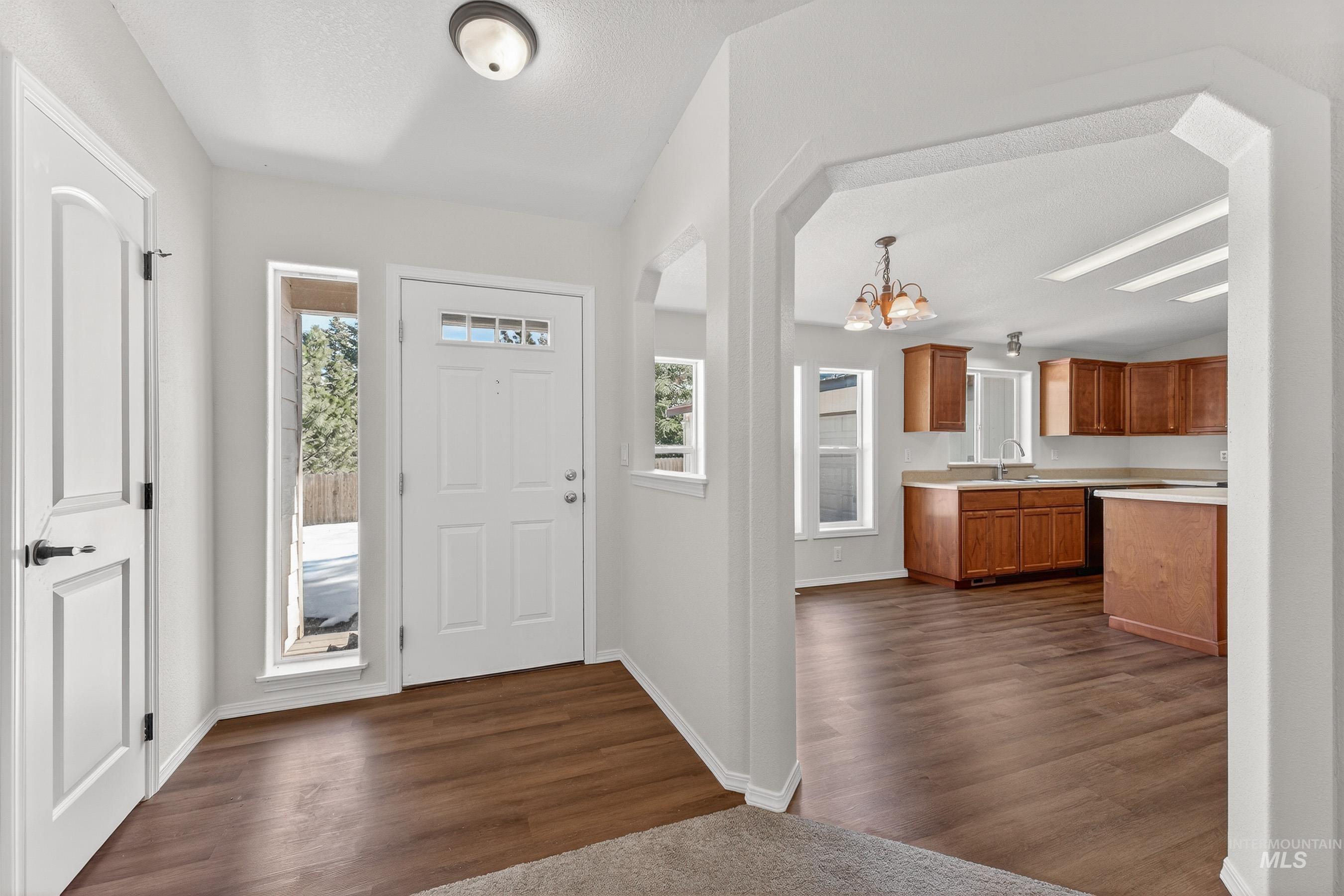 1649 Crown Point Pkwy, Cascade, Idaho 83611, 3 Bedrooms, 2 Bathrooms, Residential For Sale, Price $554,900, 98983815