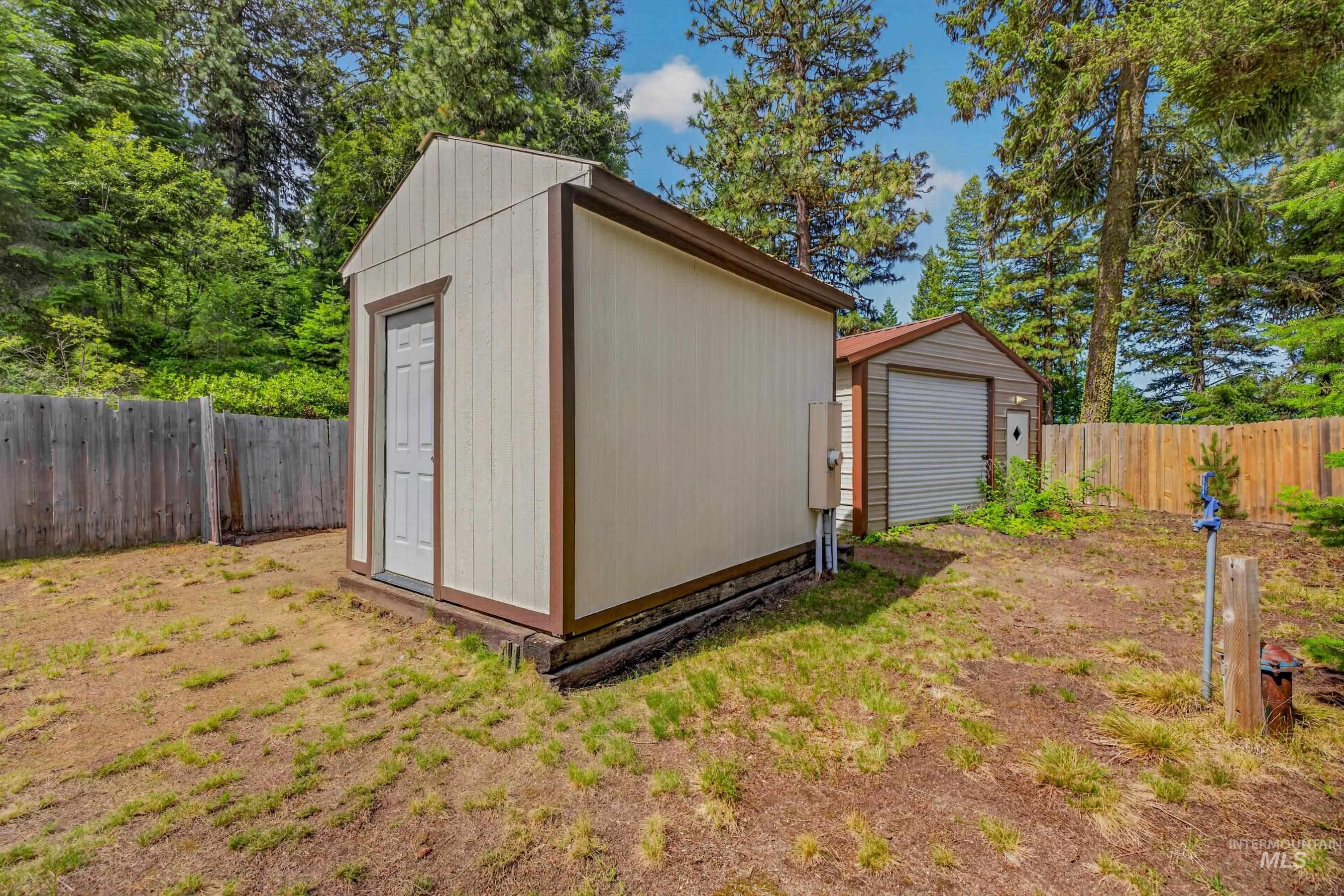 1649 Crown Point Pkwy, Cascade, Idaho 83611, 3 Bedrooms, 2 Bathrooms, Residential For Sale, Price $554,900, 98983815