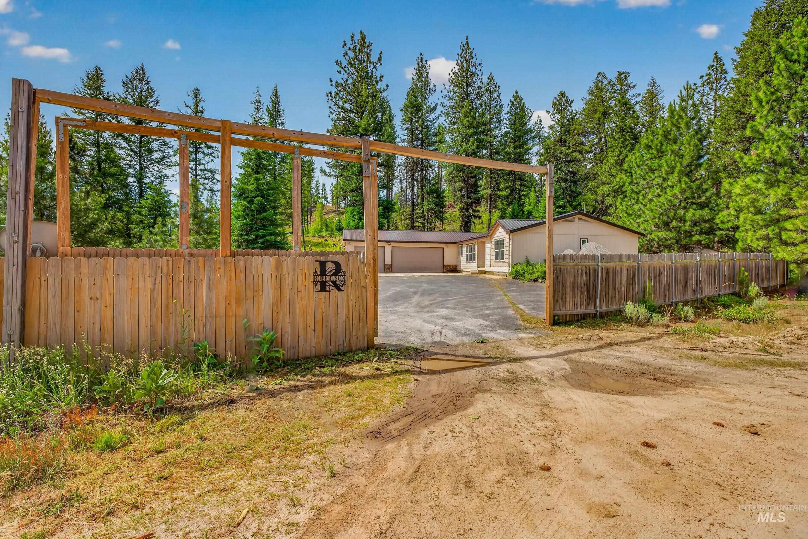 1649 Crown Point Pkwy, Cascade, Idaho 83611, 3 Bedrooms, 2 Bathrooms, Residential For Sale, Price $554,900, 98983815