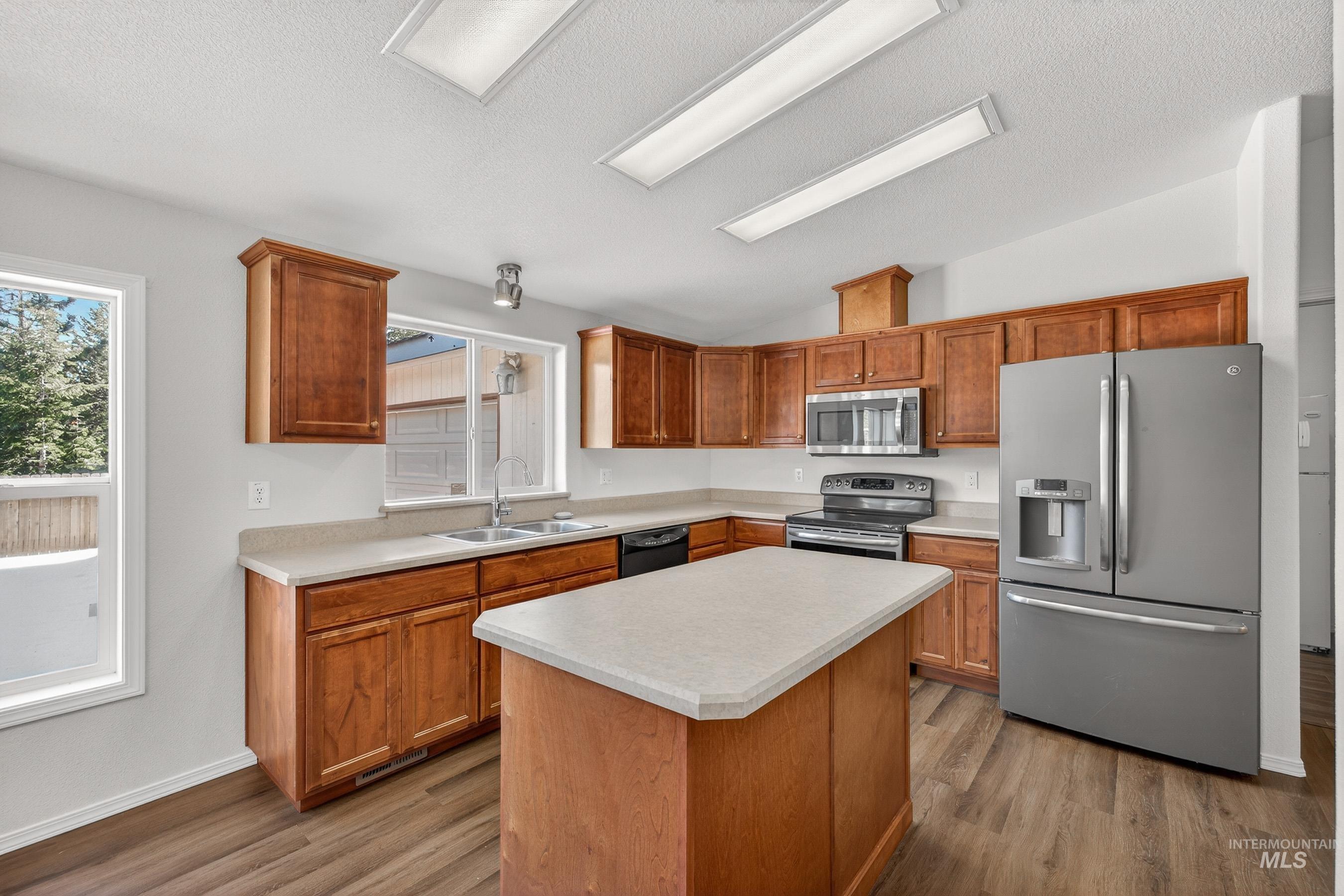 1649 Crown Point Pkwy, Cascade, Idaho 83611, 3 Bedrooms, 2 Bathrooms, Residential For Sale, Price $554,900, 98983815