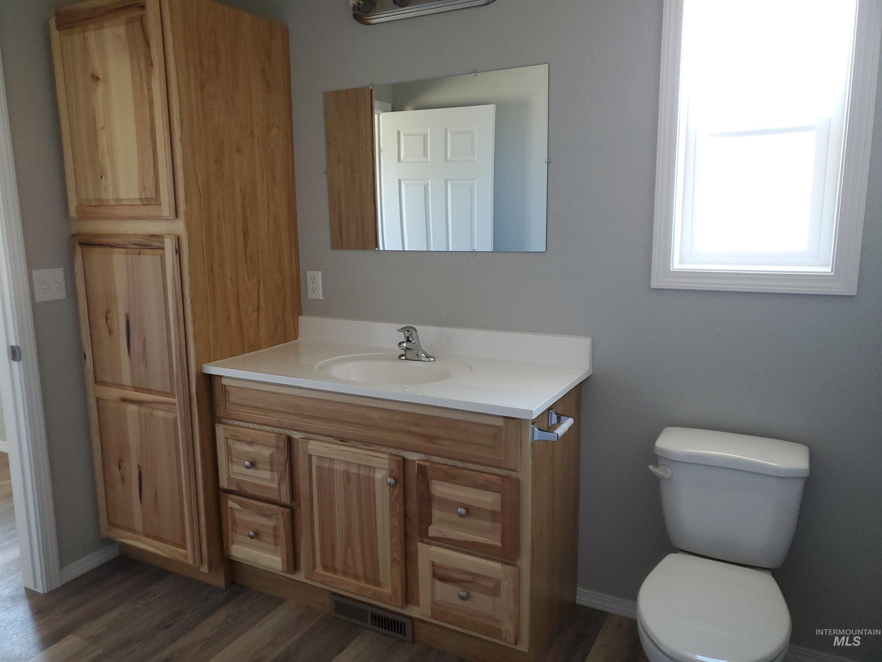 569 W 7th Ave, Wendell, Idaho 83338, 3 Bedrooms, 2 Bathrooms, Residential For Sale, Price $310,500, 98983820