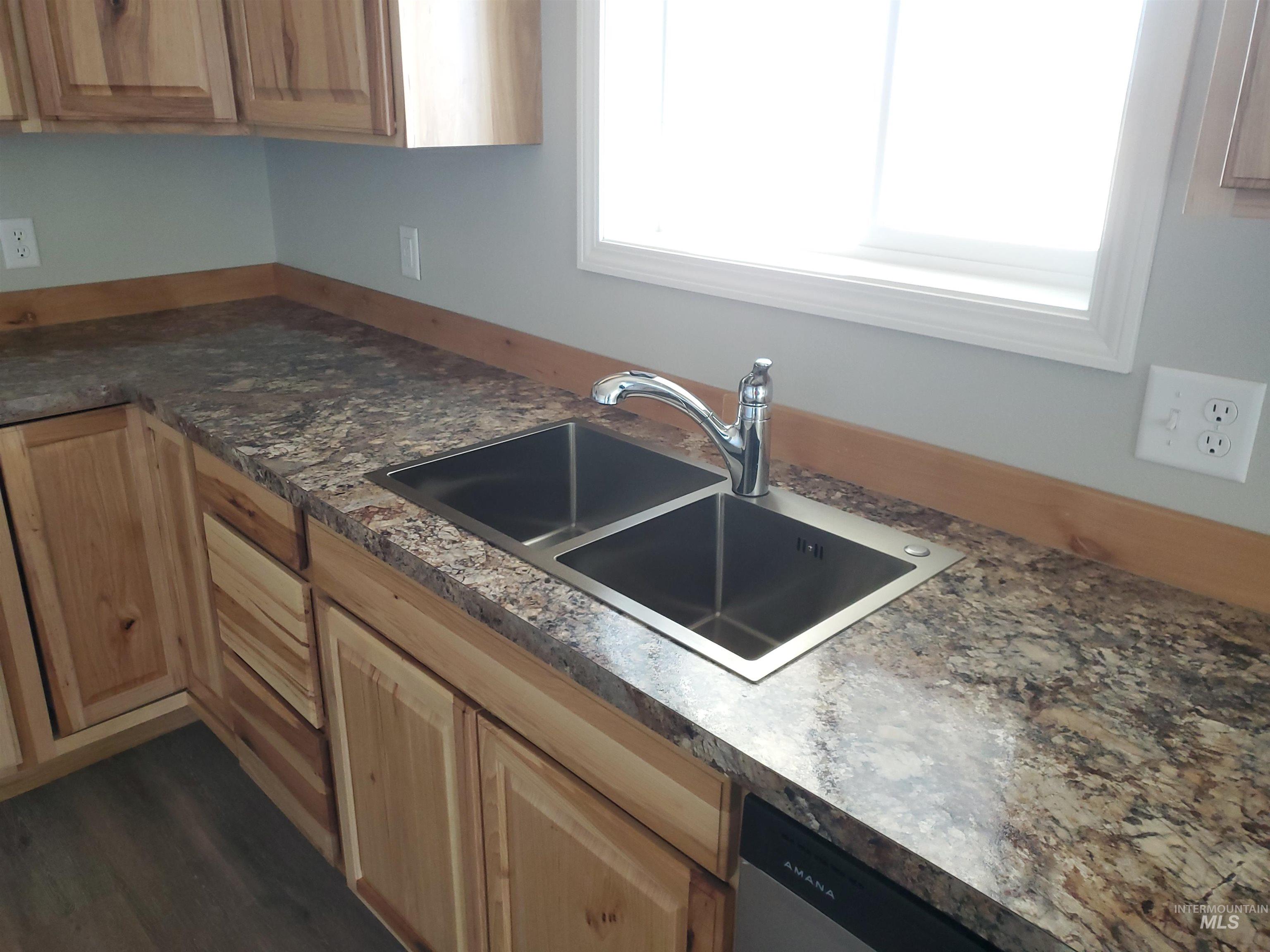 569 W 7th Ave, Wendell, Idaho 83338, 3 Bedrooms, 2 Bathrooms, Residential For Sale, Price $310,500, 98983820
