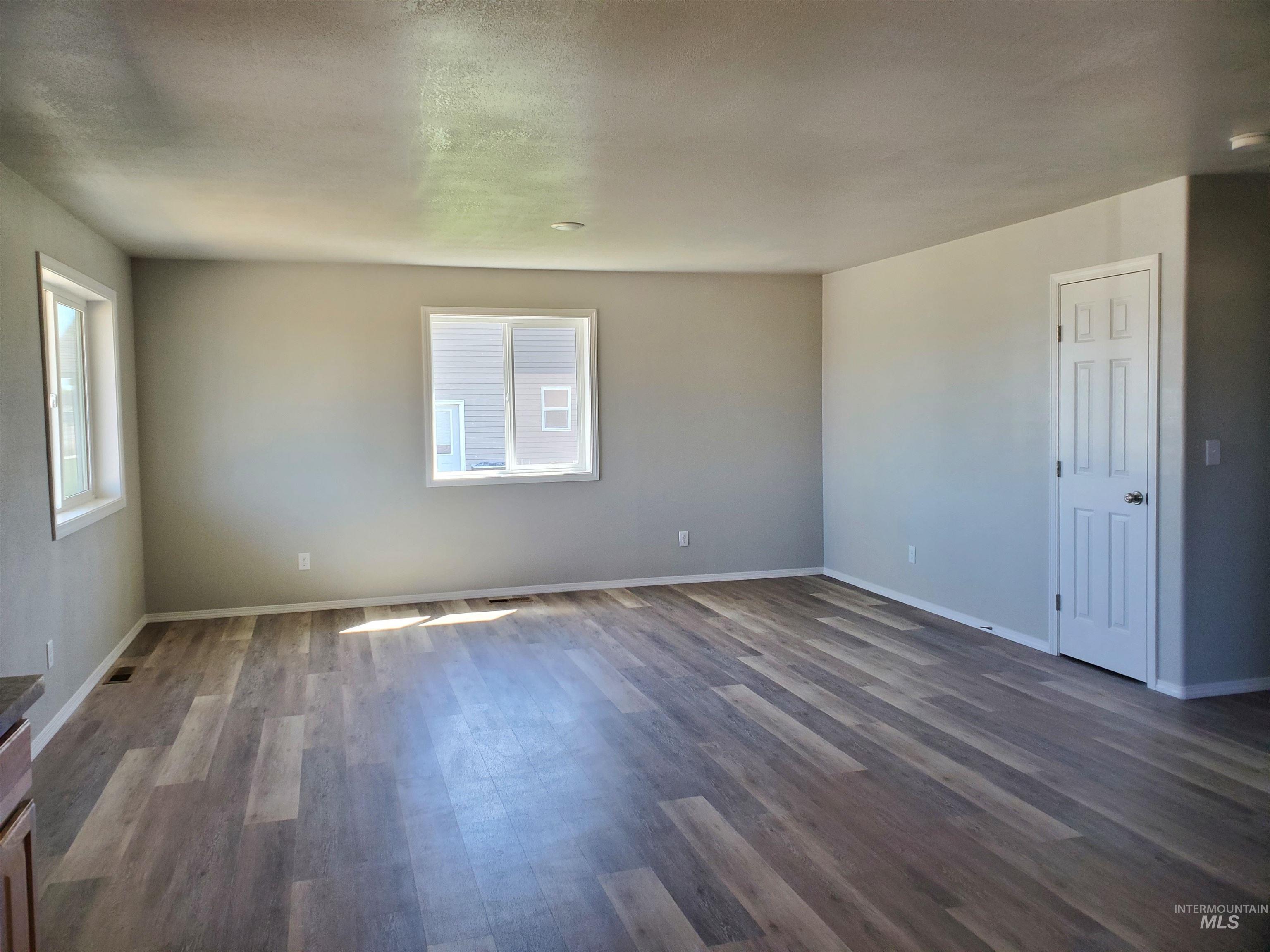569 W 7th Ave, Wendell, Idaho 83338, 3 Bedrooms, 2 Bathrooms, Residential For Sale, Price $310,500, 98983820