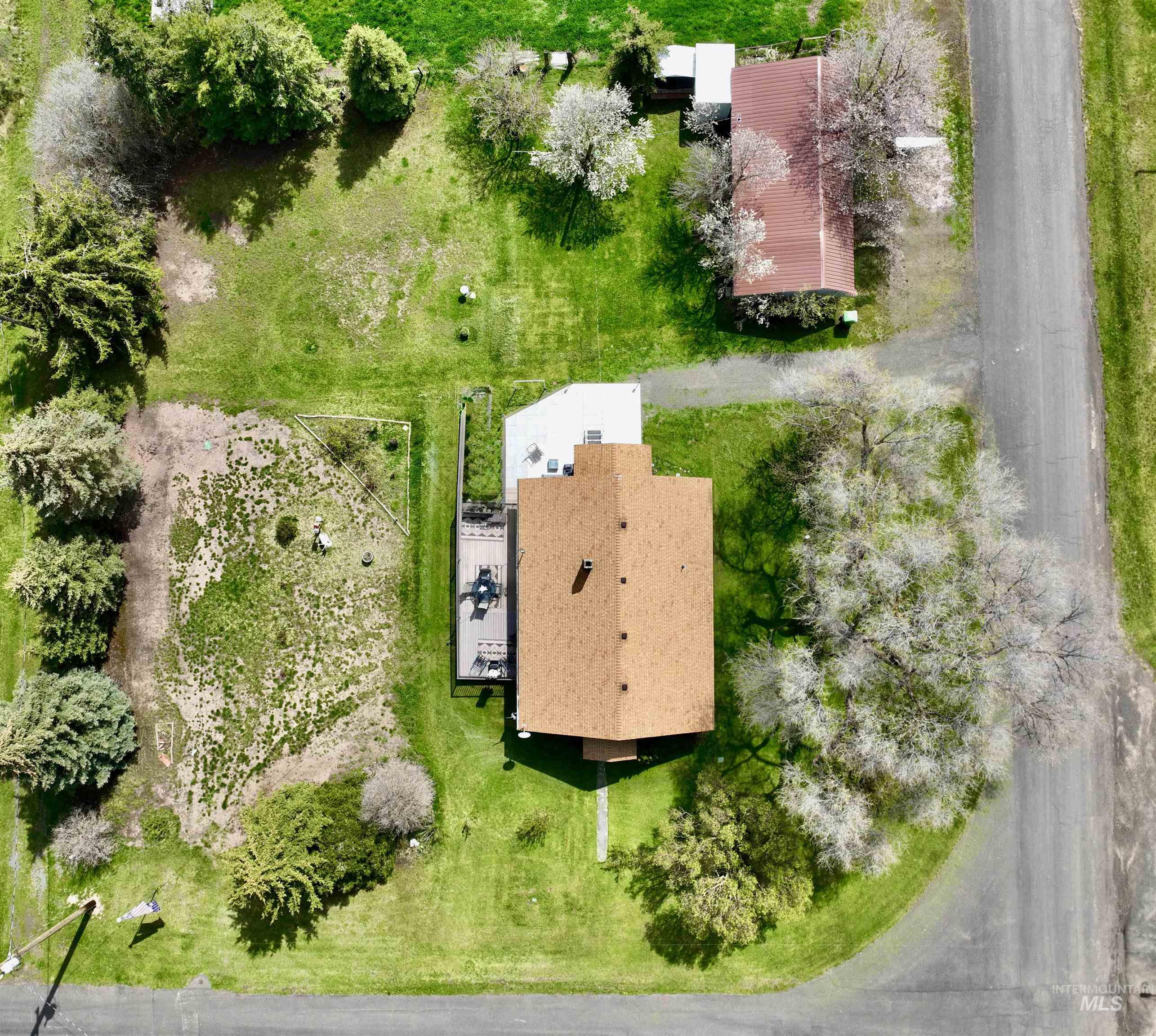 910 2nd Ave, Nezperce, Idaho 83543, 3 Bedrooms, 1 Bathroom, Residential For Sale, Price $220,000, 98983836