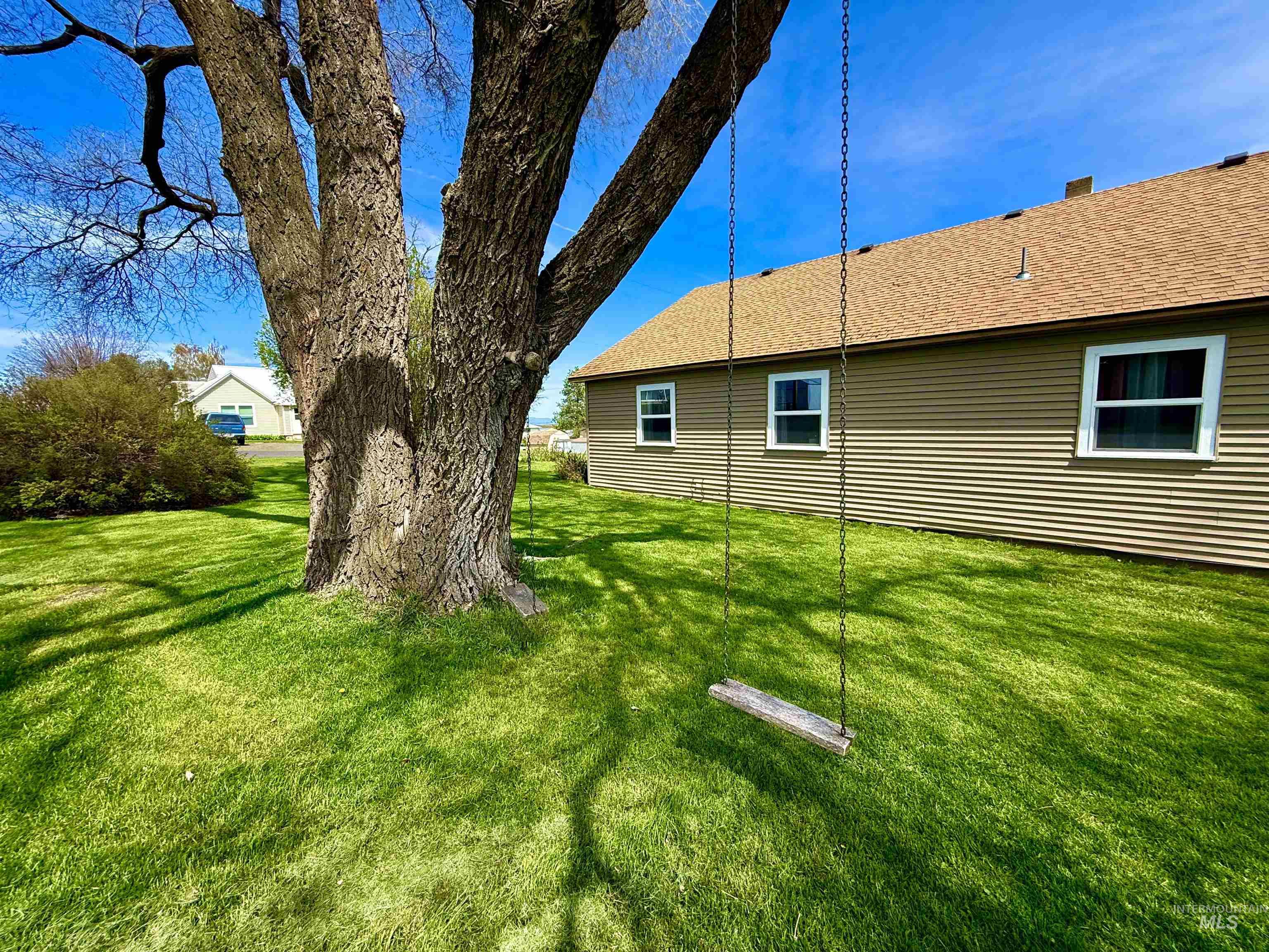 910 2nd Ave, Nezperce, Idaho 83543, 3 Bedrooms, 1 Bathroom, Residential For Sale, Price $220,000, 98983836