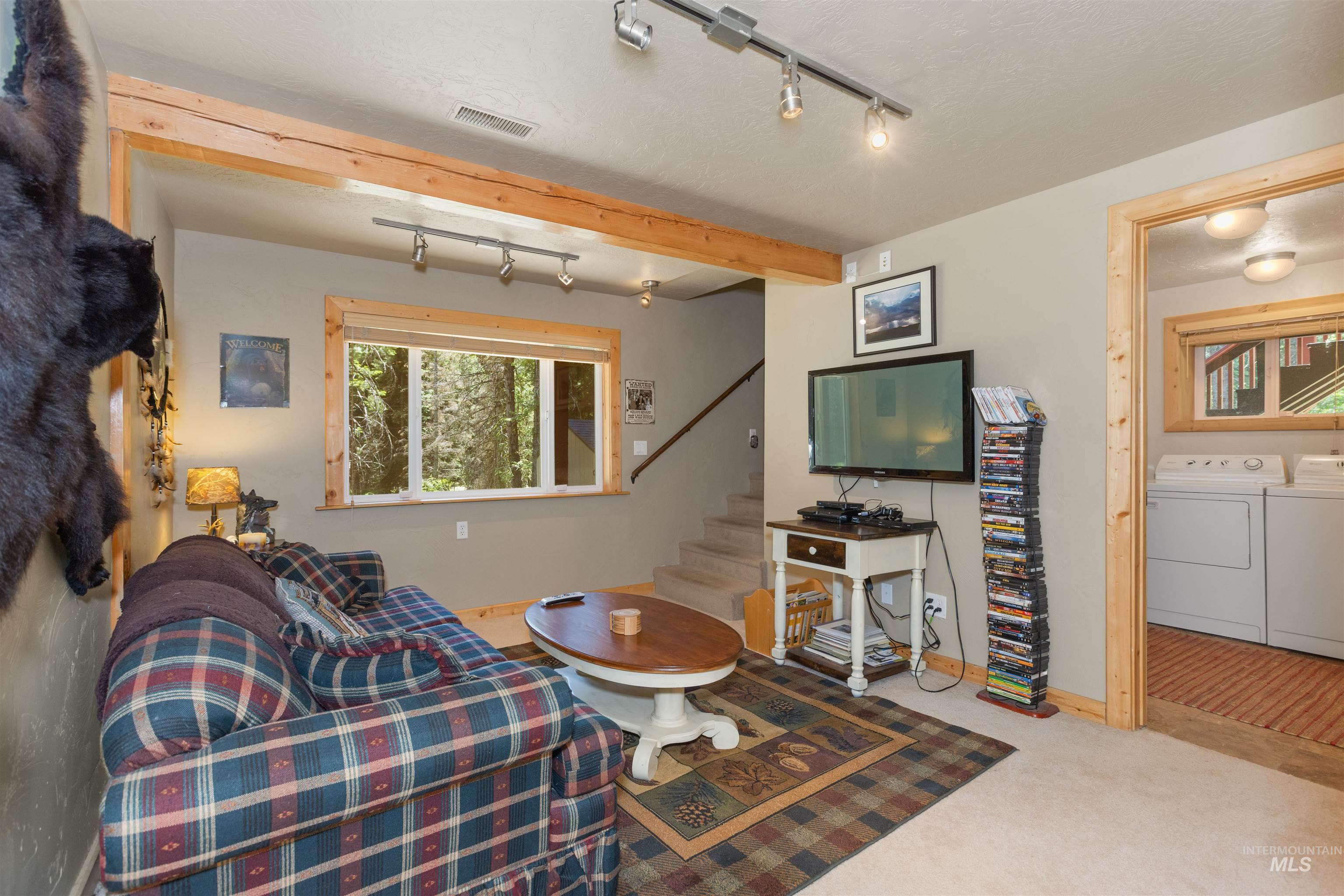 1 Miller Ln, Cascade, Idaho 83611-1500, 3 Bedrooms, 2 Bathrooms, Residential For Sale, Price $849,900, 98983841