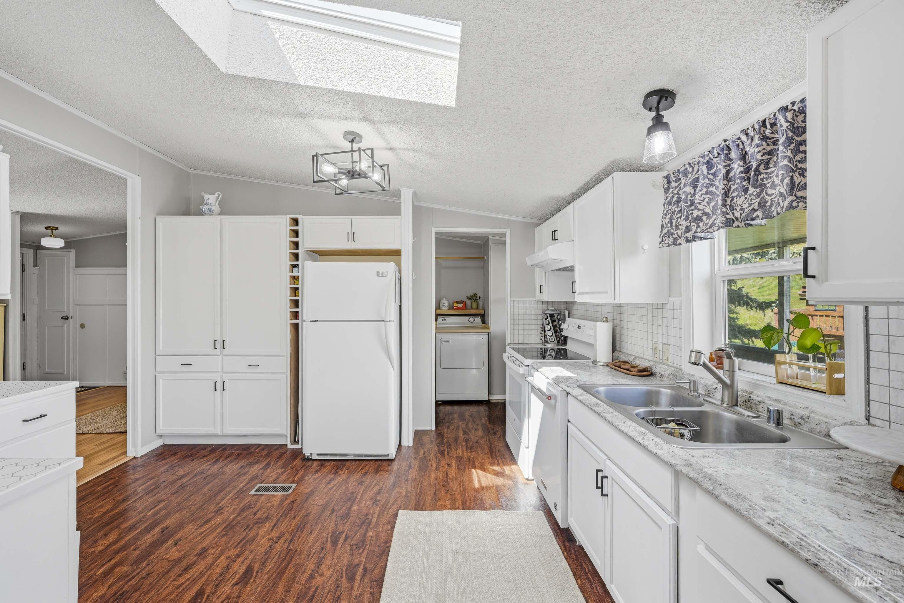 1020 Eid Rd #6, Moscow, Idaho 83843, 3 Bedrooms, 2 Bathrooms, Residential For Sale, Price $135,000,MLS 98983843