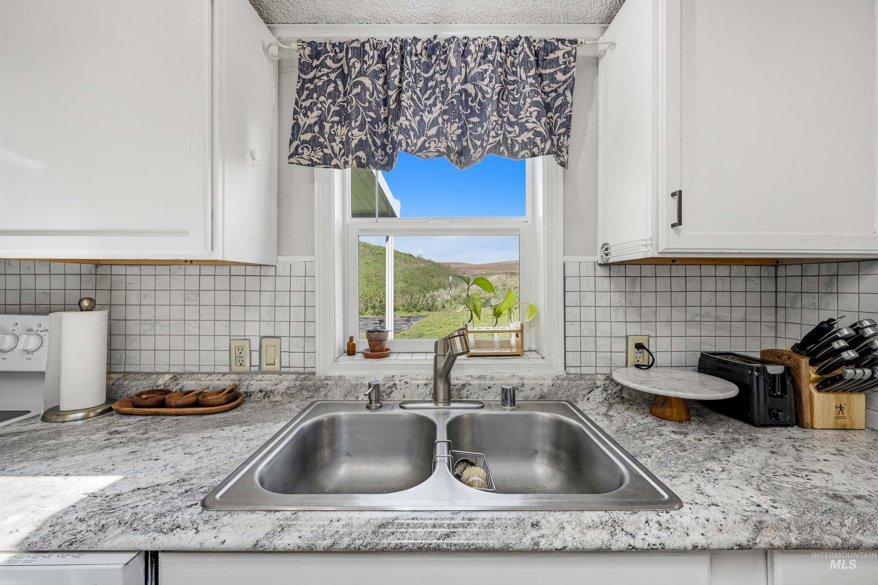 1020 Eid Rd #6, Moscow, Idaho 83843, 3 Bedrooms, 2 Bathrooms, Residential For Sale, Price $135,000,MLS 98983843