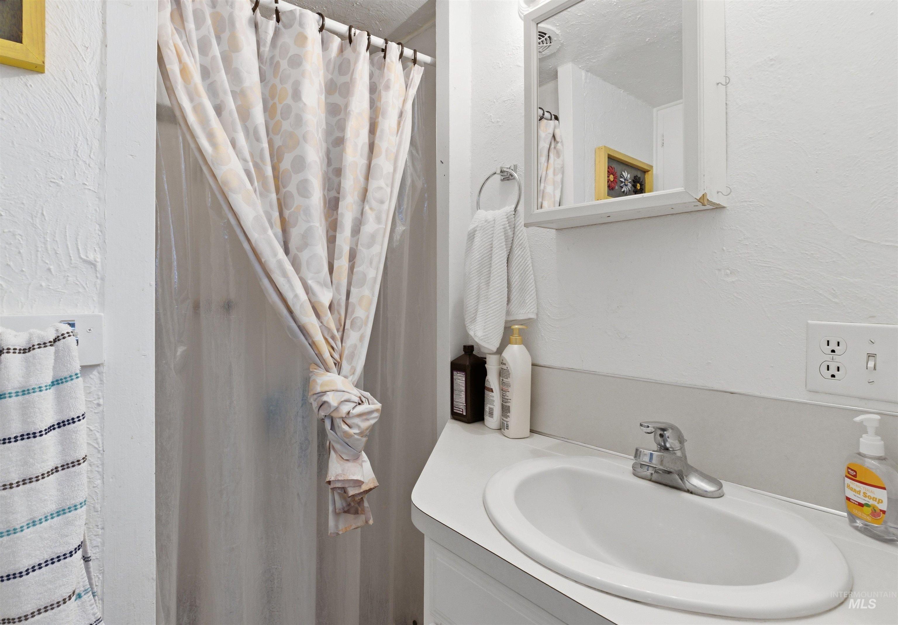 722 3rd St, Lewiston, Idaho 83501, 2 Bedrooms, 1 Bathroom, Residential Income For Sale, Price $485,000,MLS 98983845